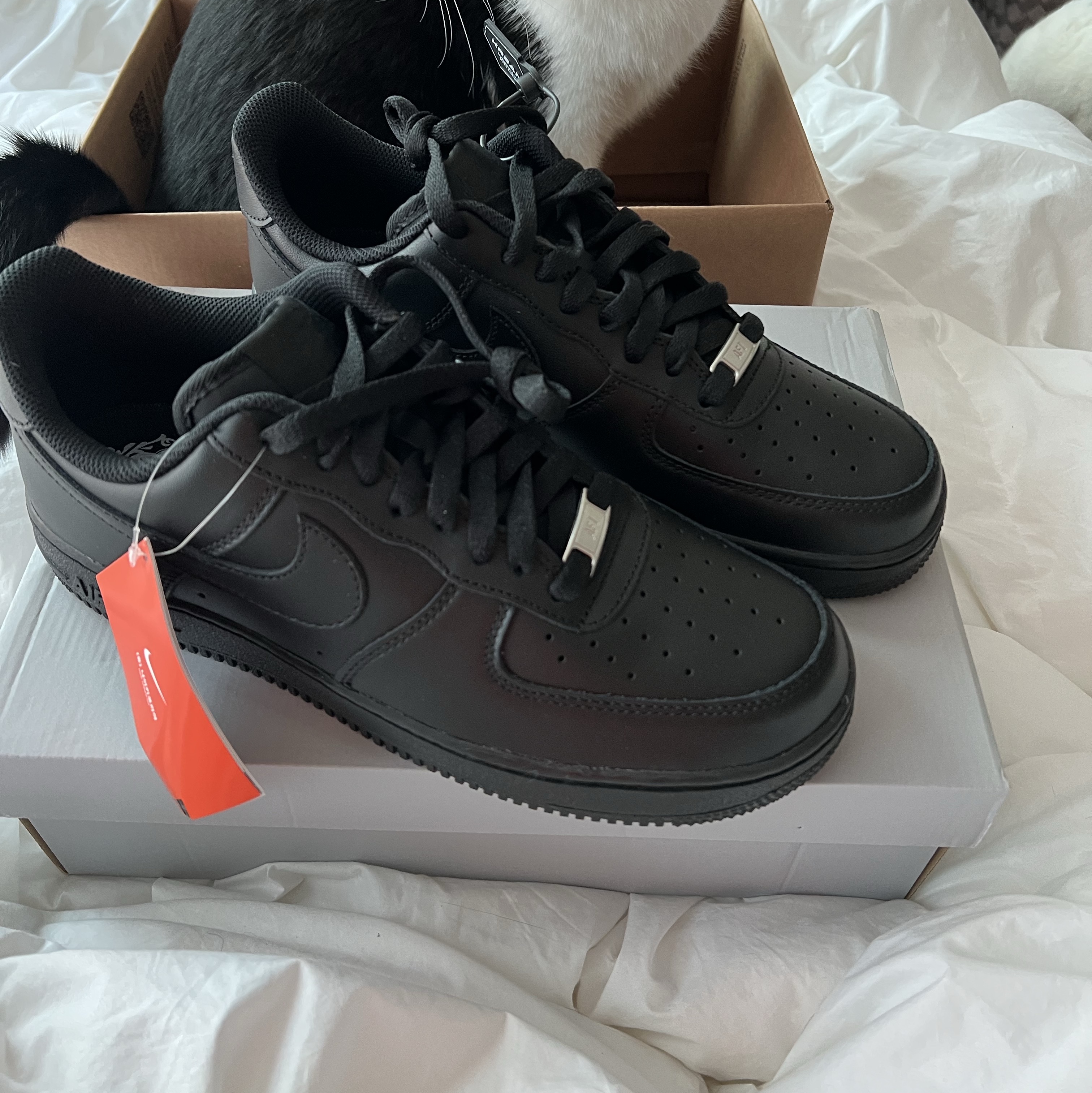 Nike Air Force 1 '07 Low Triple Black 착용 스타일