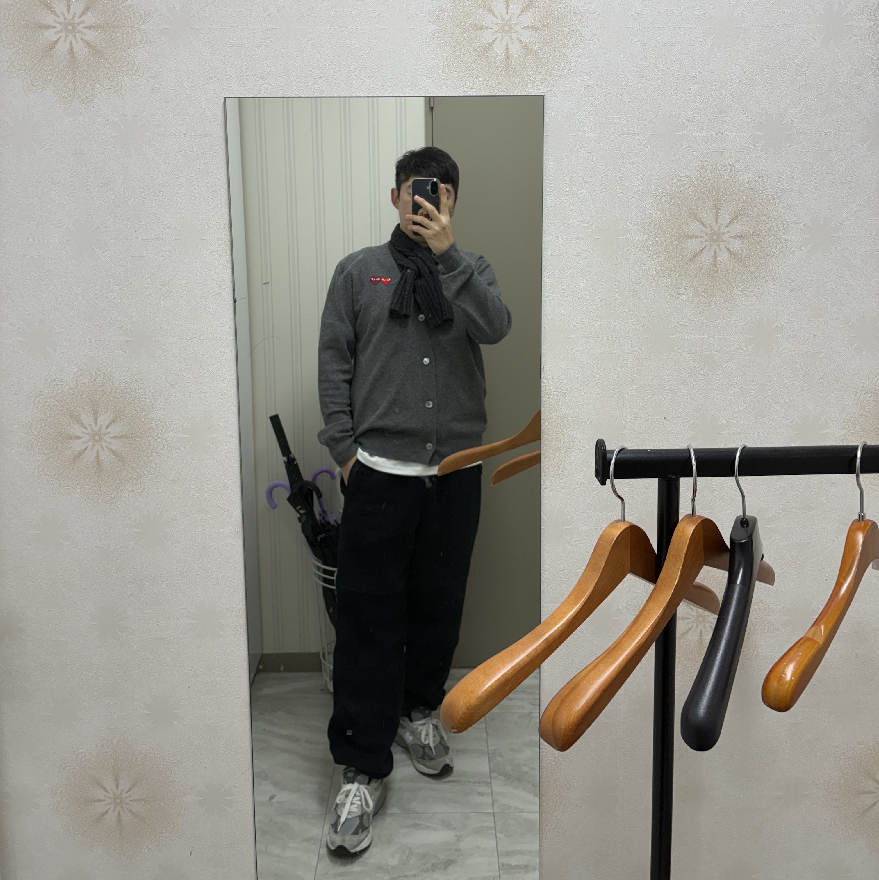 Play Comme des Garcons Double Heart Cardigan Grey, New Balance 993 Made in USA Grey - D Standard 착용 스타일