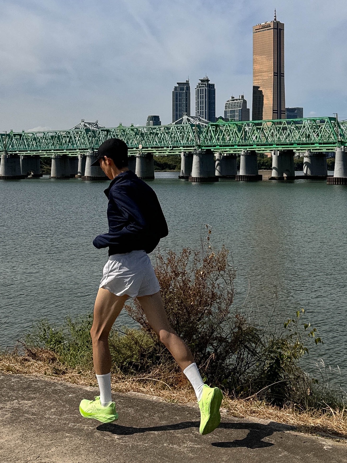 Asics Novablast 4 Illuminate Green Lime Burst - 2E Wide, Nike Dri-Fit ADV Aeroswift 2 Inch Brief Lined Running Short Football Grey - Asia 착용 스타일