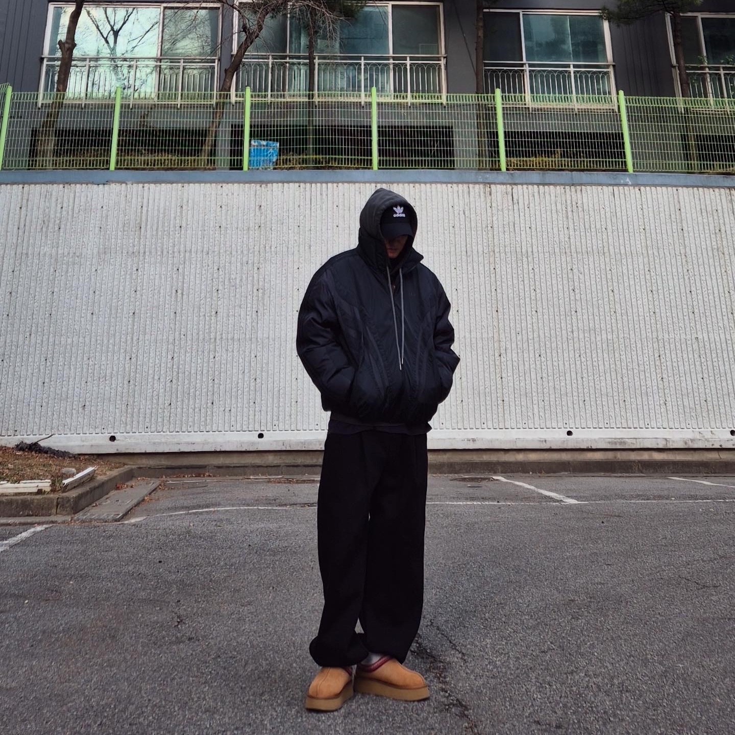 Undermycar Mu.03 Anti Fxxking Logo Play Oversized Sweat Jogger Black 착용 스타일 - 1