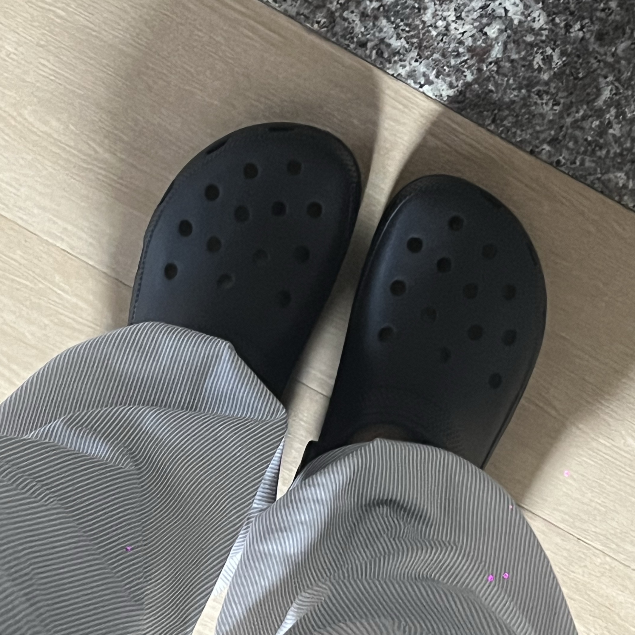 (W) Crocs Classic Platform Clog Black 착용 스타일