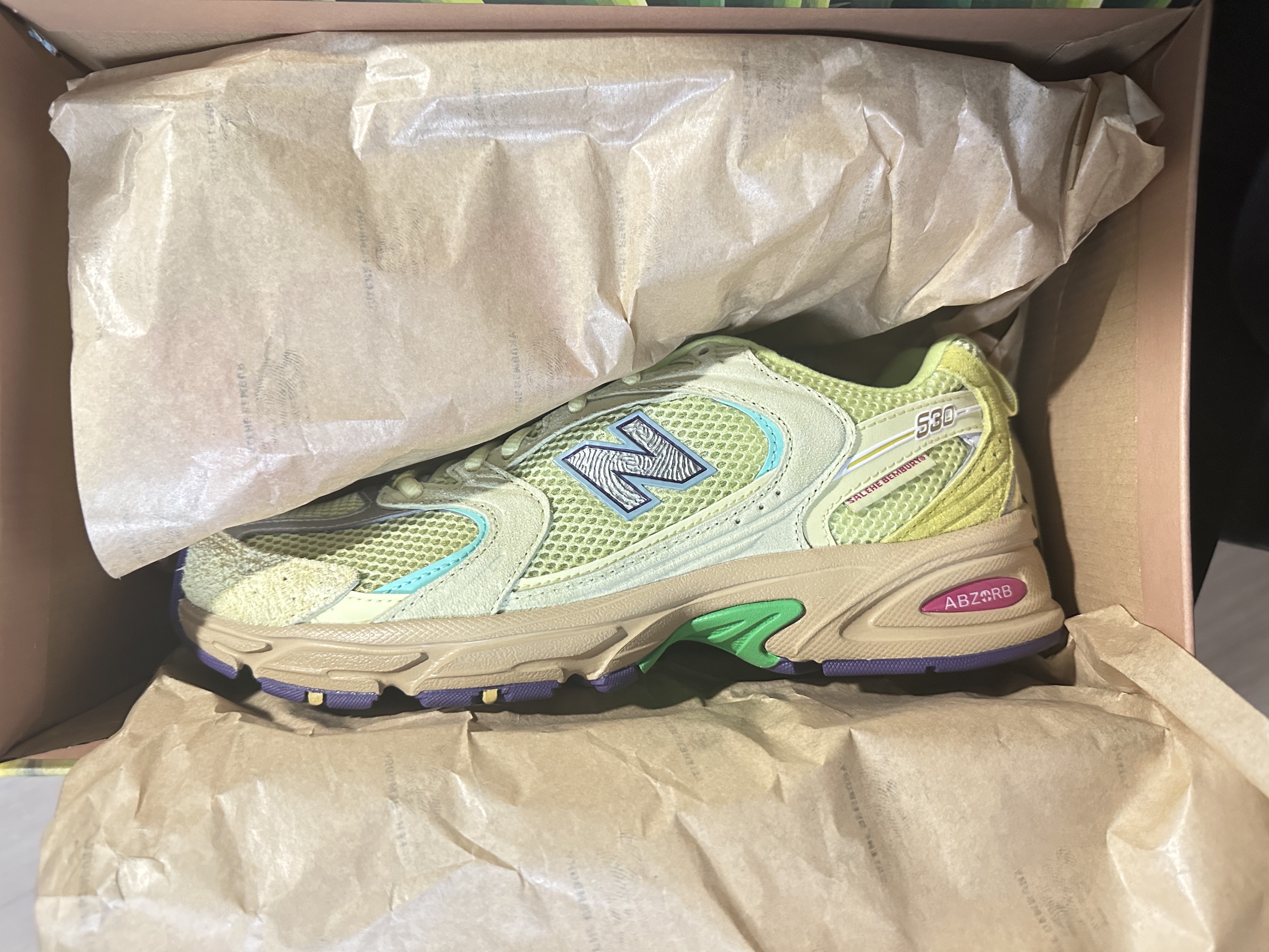 New Balance x Salehe Bembury 530 Dusty Yellow Celery Green 착용 스타일