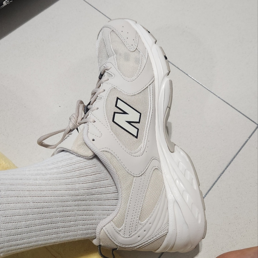 New Balance 530 Ivory 착용 스타일