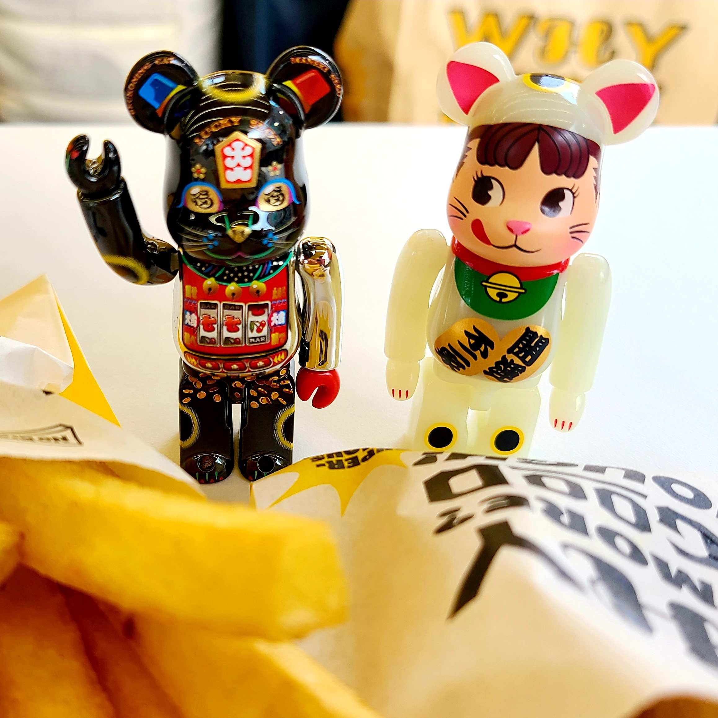 Bearbrick Lucky Cat Jackpot 400％, The North Face Plumpy Tote Bag Mini Cream 착용 스타일 - 2