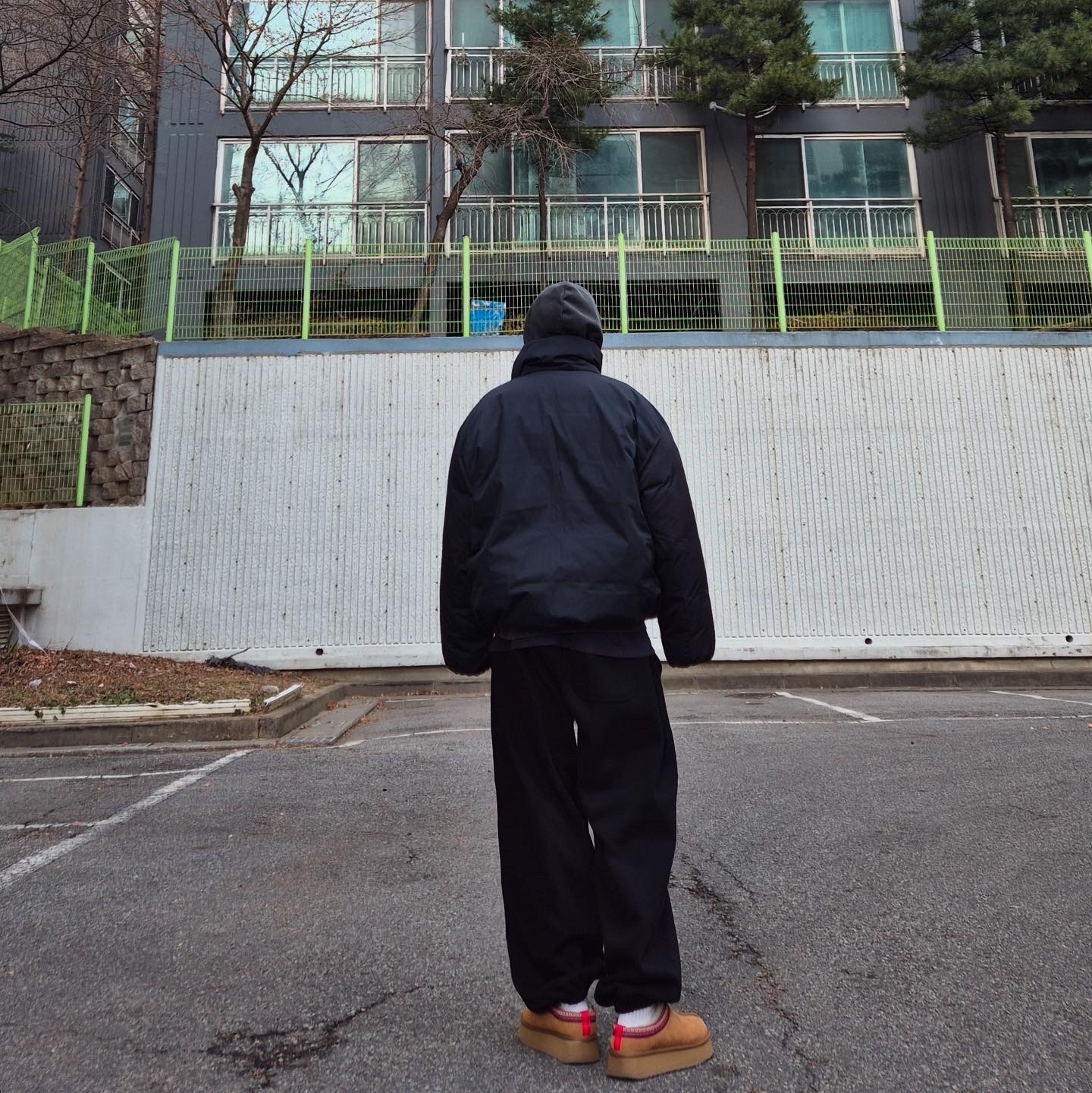 Undermycar Mu.03 Anti Fxxking Logo Play Oversized Sweat Jogger Black 착용 스타일 - 2