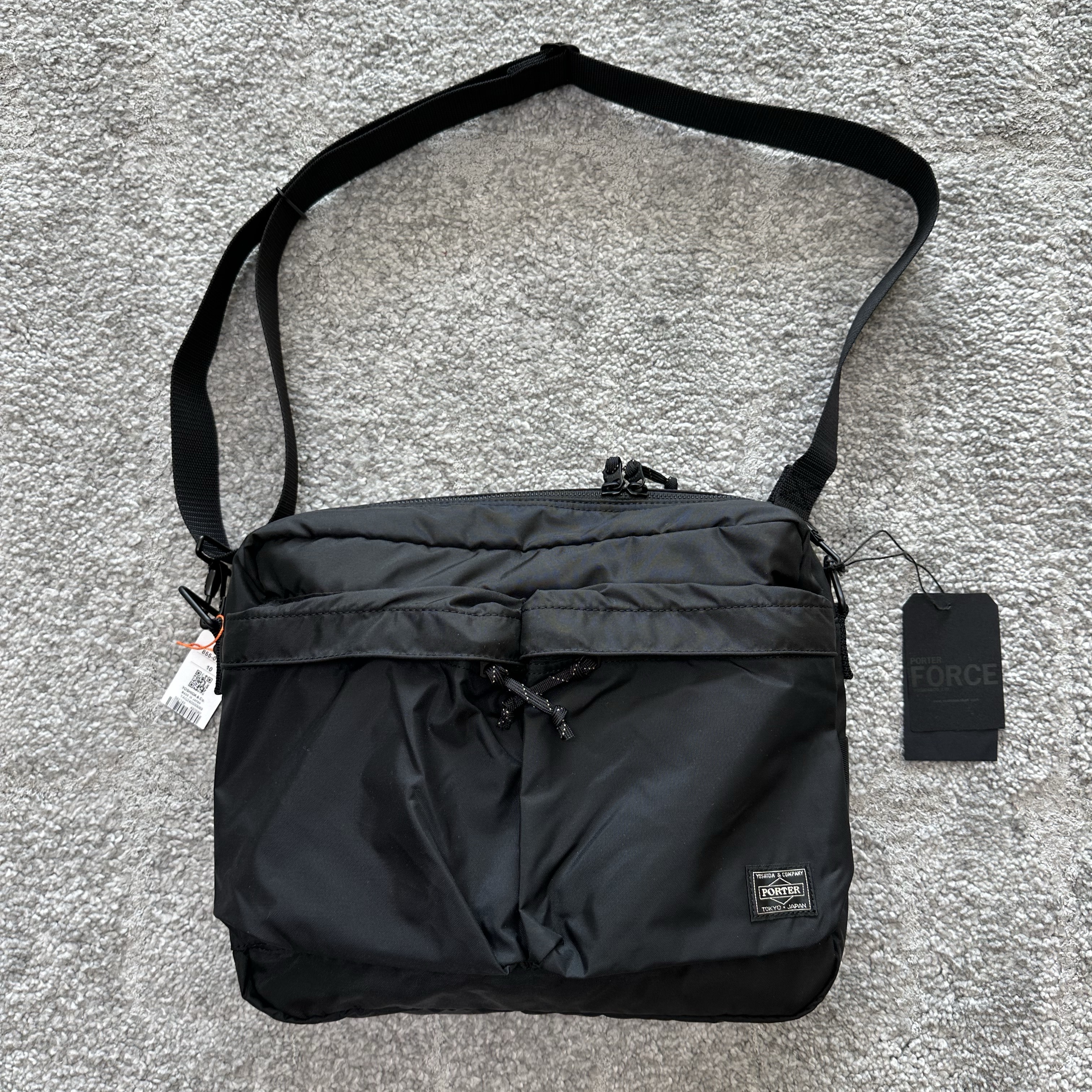 Porter Force Shoulder Bag Black, Porter Tanker Shoulder Bag S Black 착용 스타일 - 1