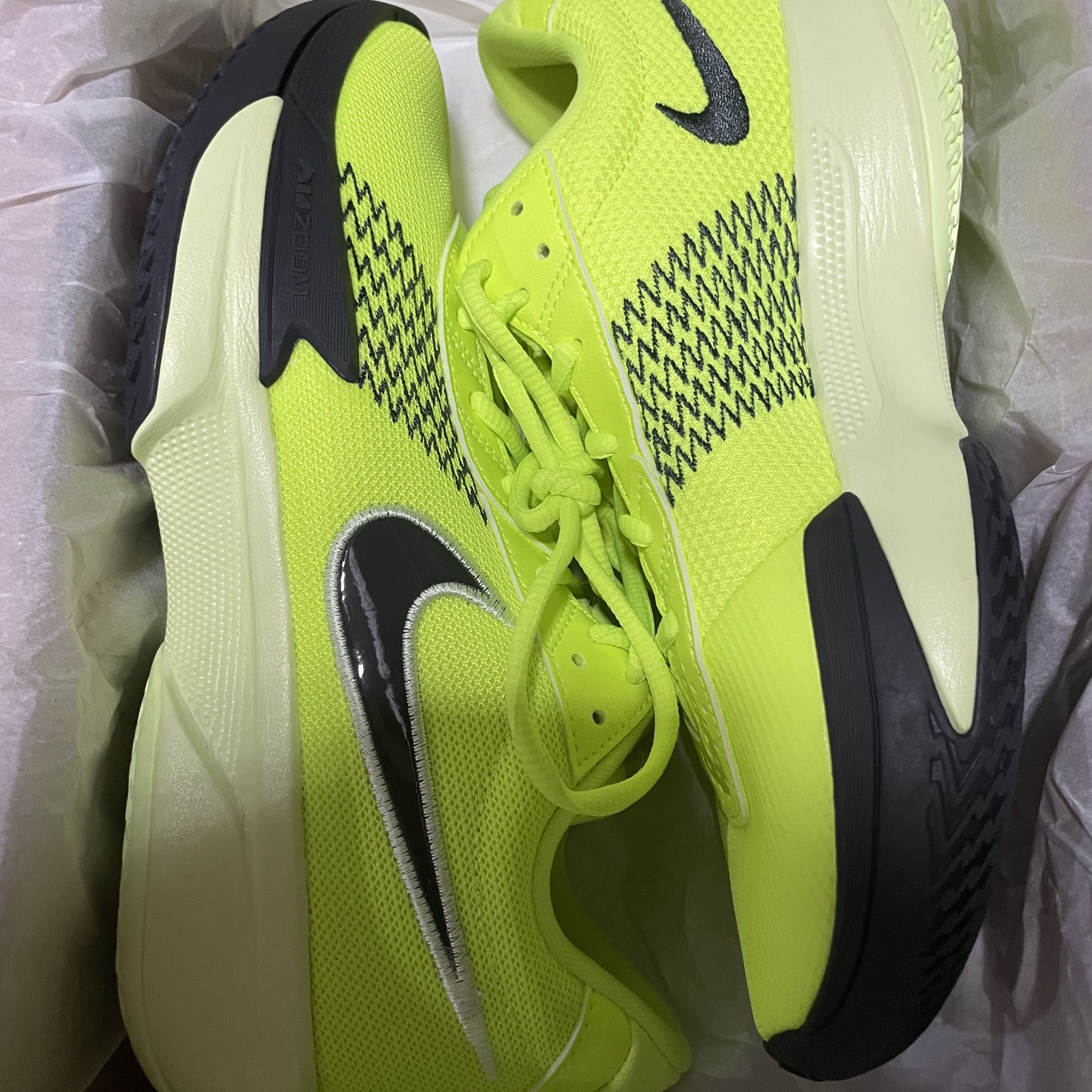 Nike Air Zoom G.T. Cut Academy EP Volt Anthracite 착용 스타일