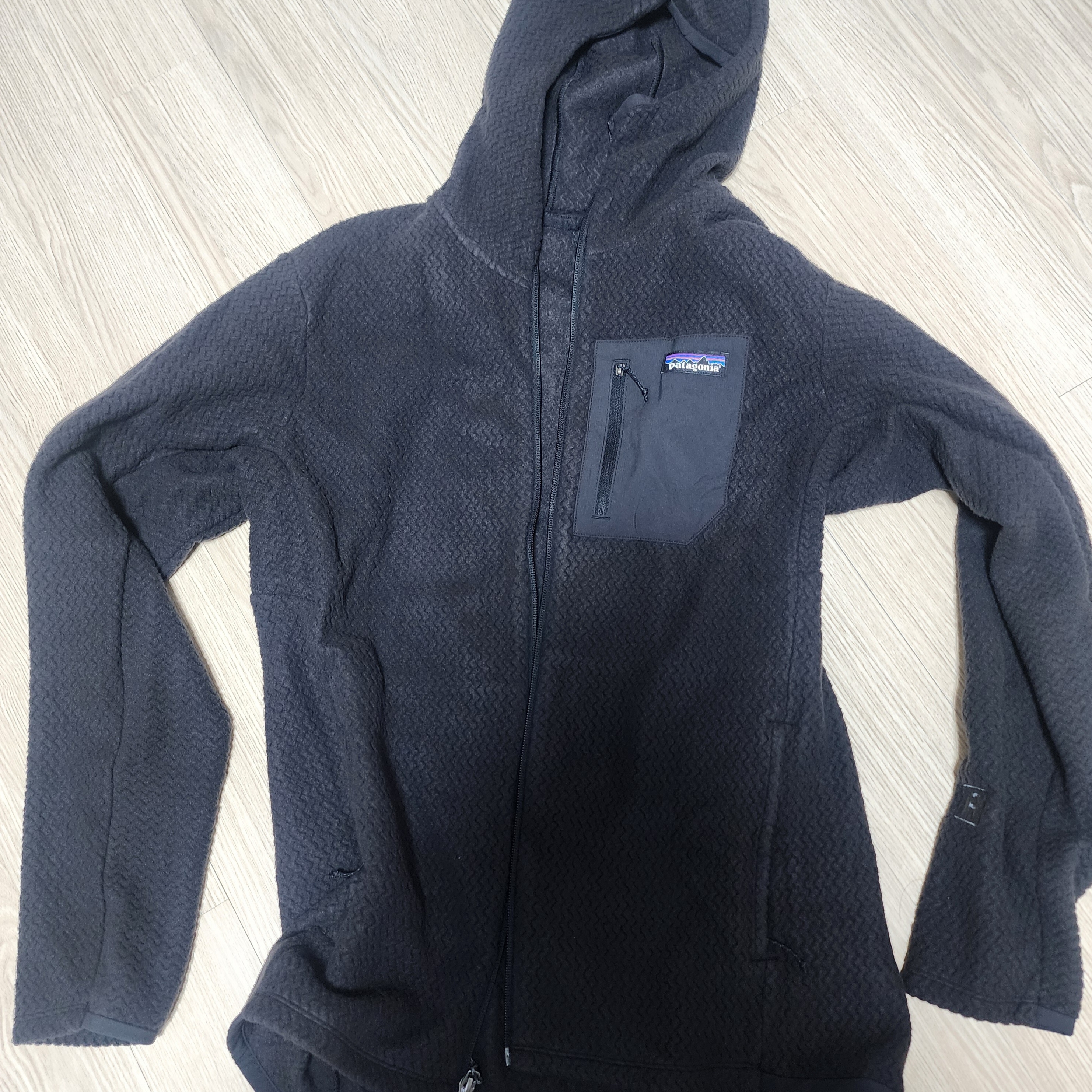 Patagonia R1 Air Full-Zip Hoody Black 착용 스타일