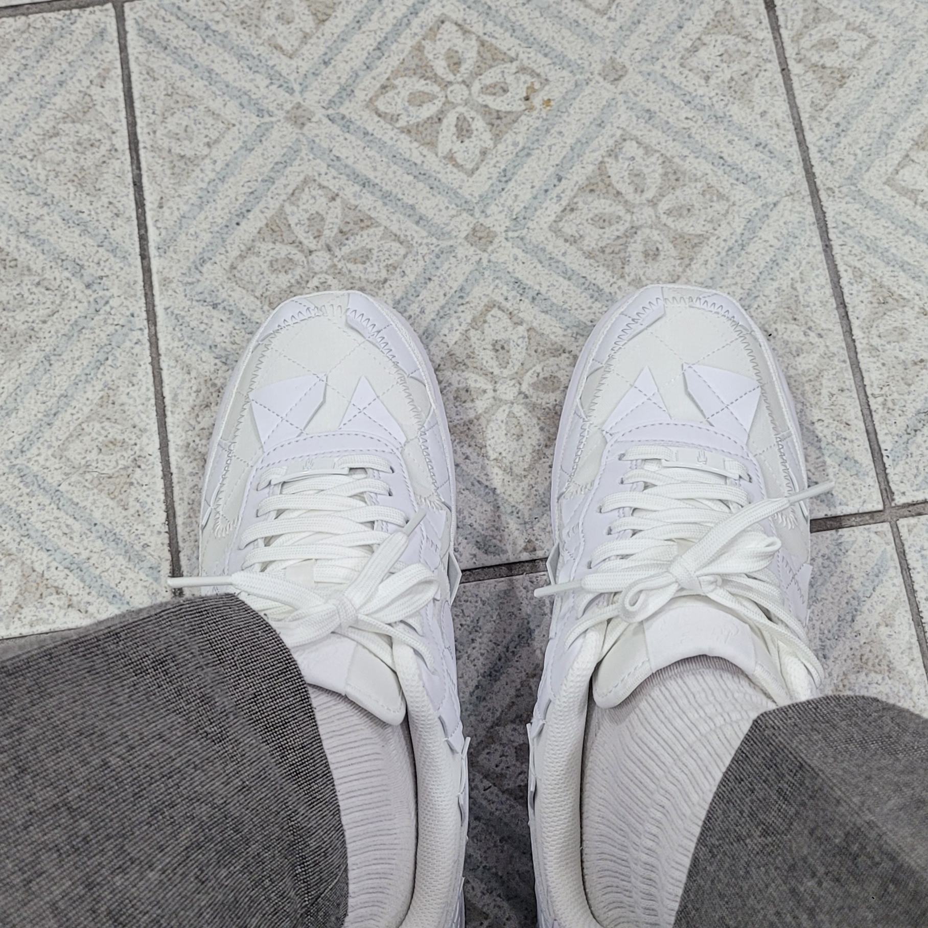 Nike x Billie Eilish Air Force 1 Low SP Triple White 착용 스타일 - 2