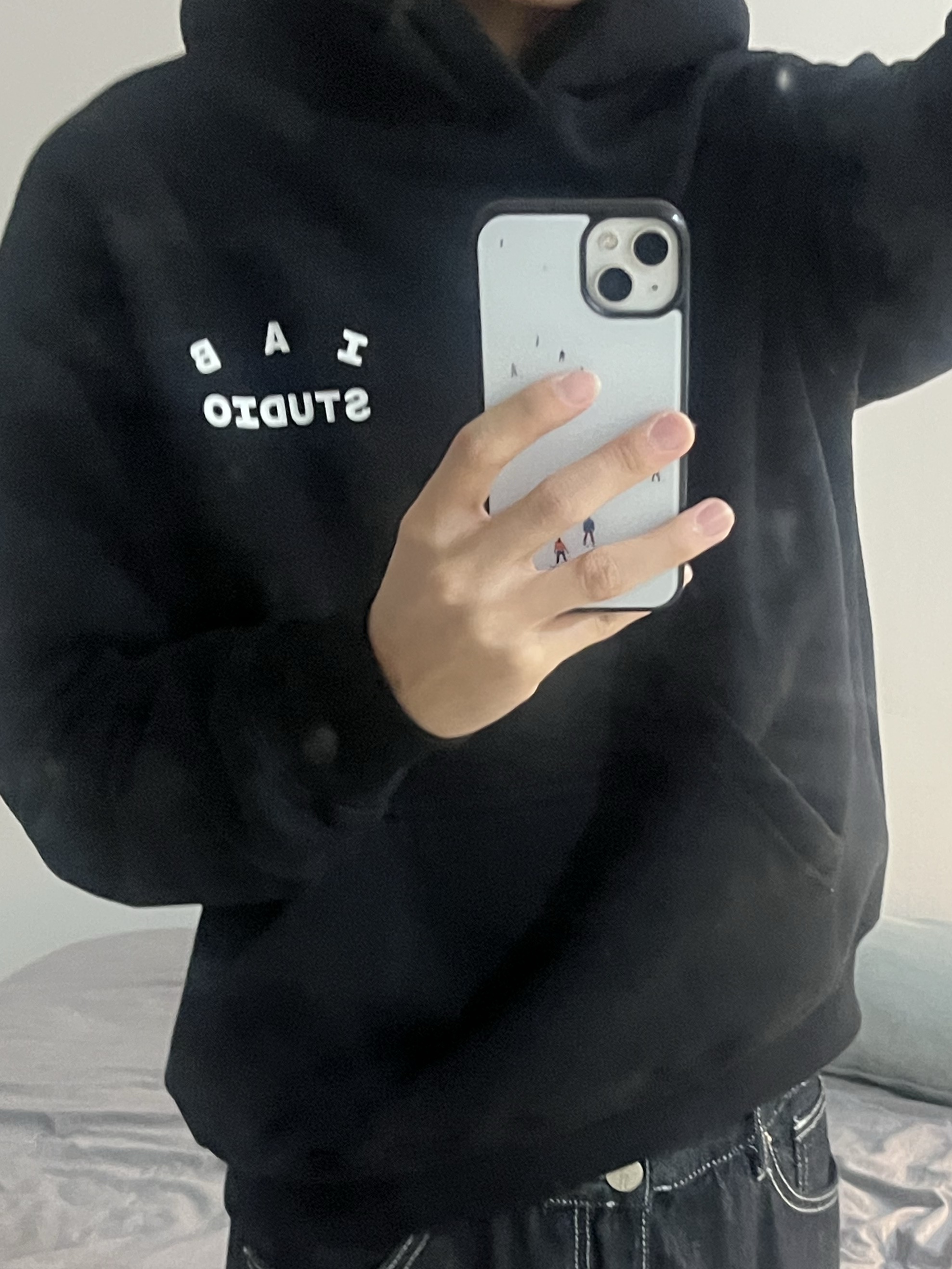 IAB Studio Hoodie Black White 착용 스타일