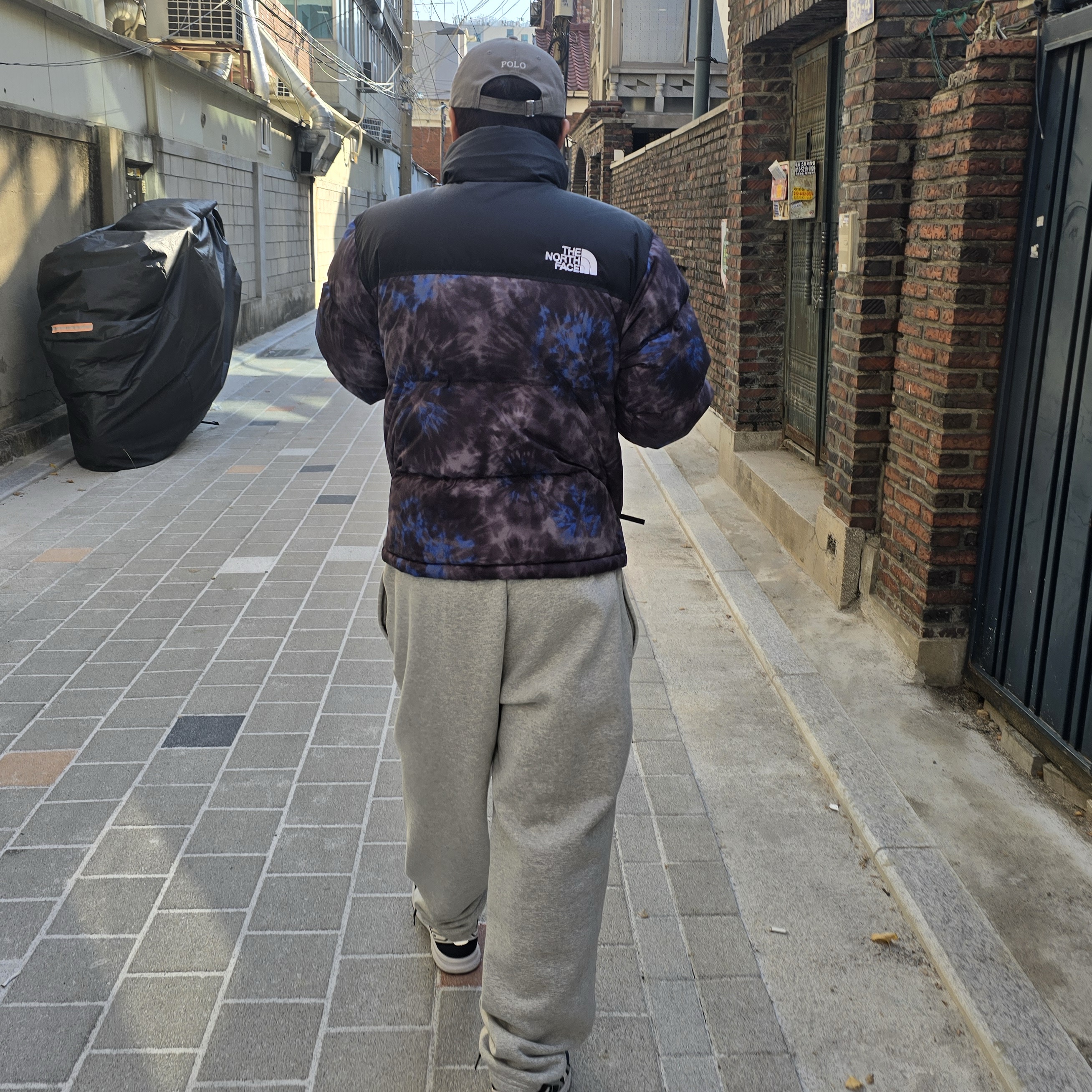 The North Face 1996 Novelty Nuptse Jacket Deep and Deep Navy 착용 스타일