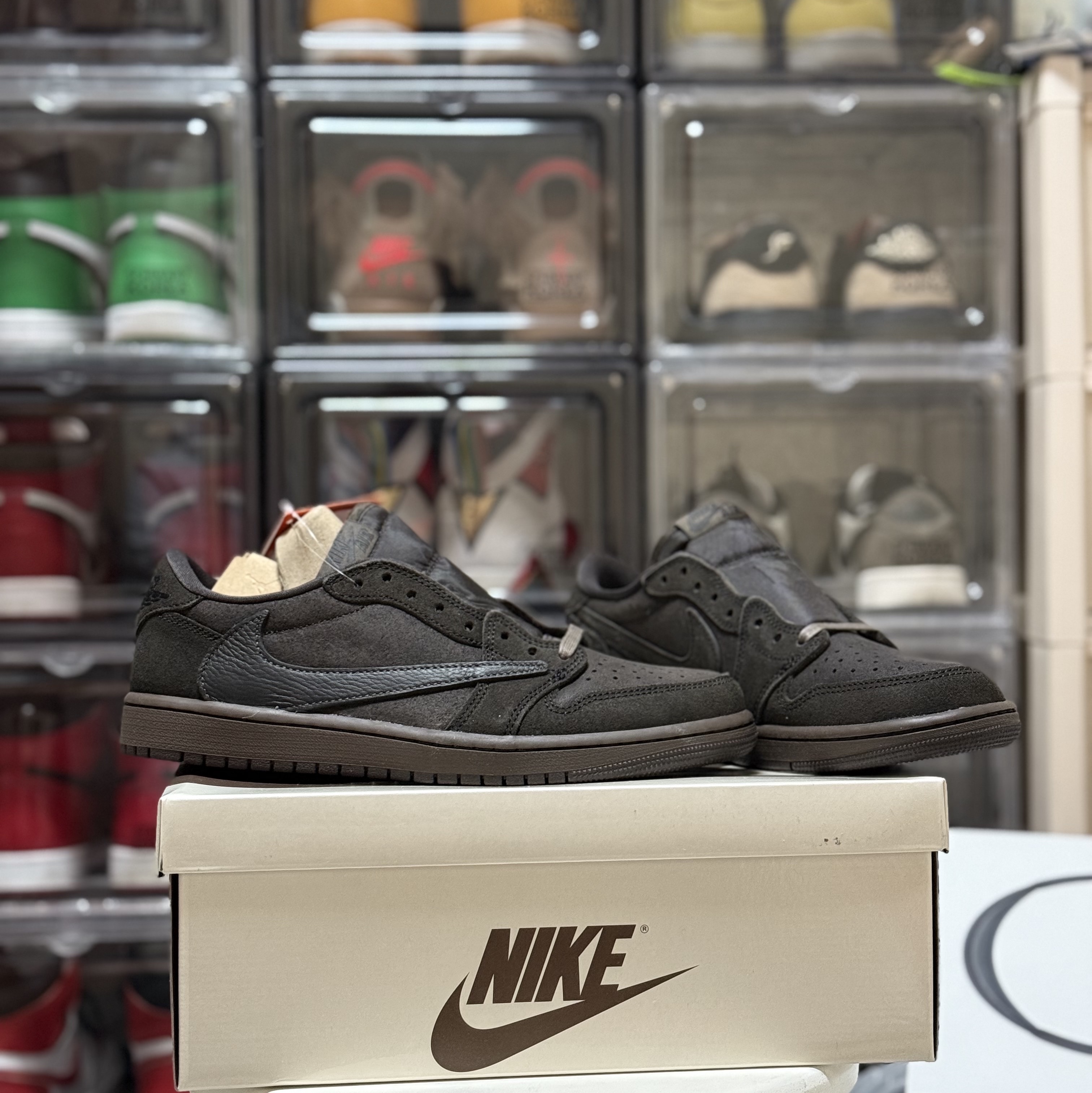 Jordan 1 x Travis Scott Retro Low OG SP Velvet Brown and Dark Mocha, Jordan 1 x Travis Scott Retro Low OG SP Reverse Olive 착용 스타일 - 2