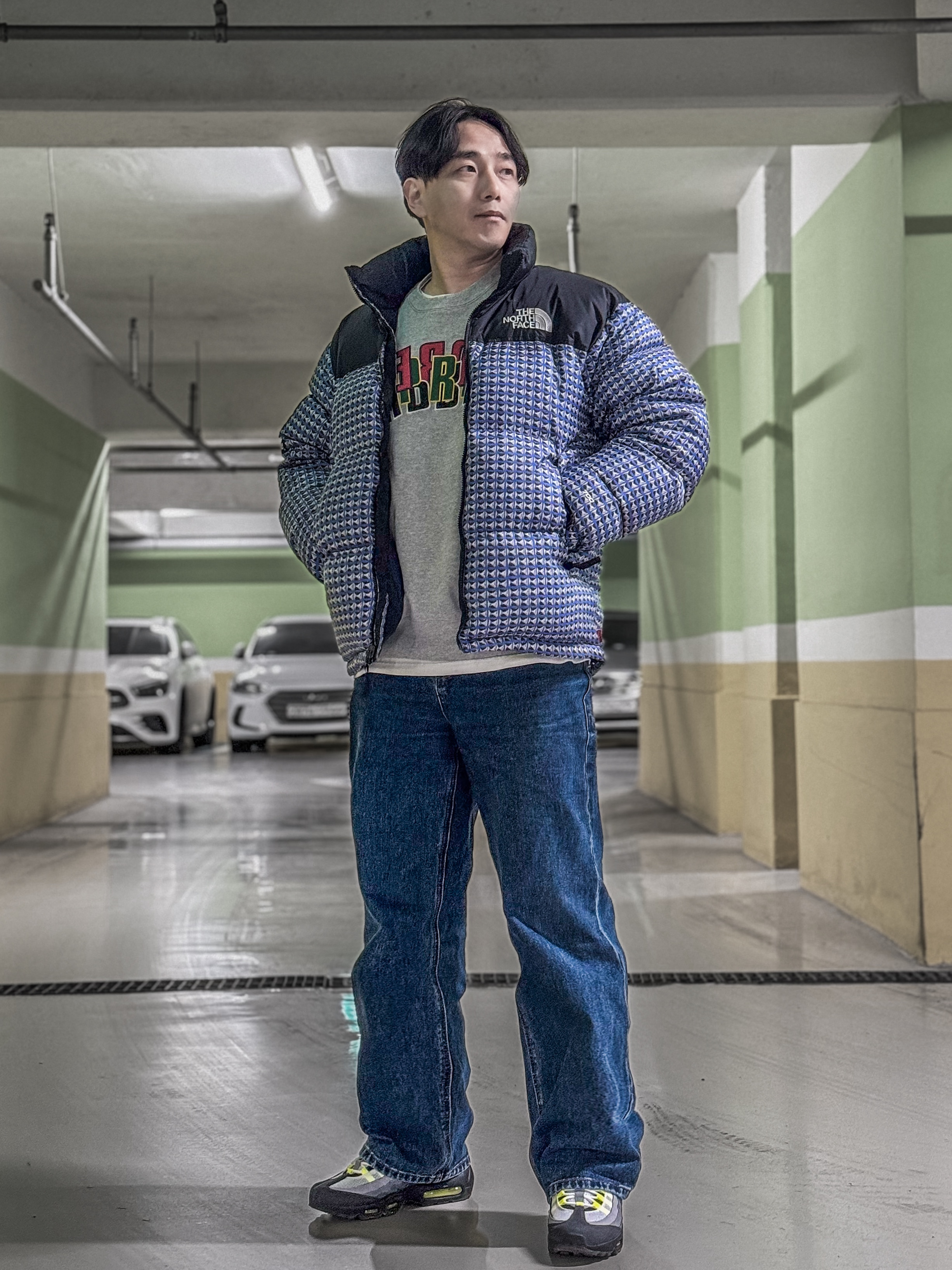 Supreme x The North Face Studded Nuptse Jacket Royal - 21SS, Supreme Stacked Crewneck Heather Grey - 21SS 착용 스타일
