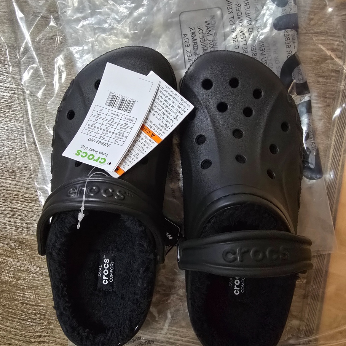 Crocs Baya Lined Clog Black 착용 스타일