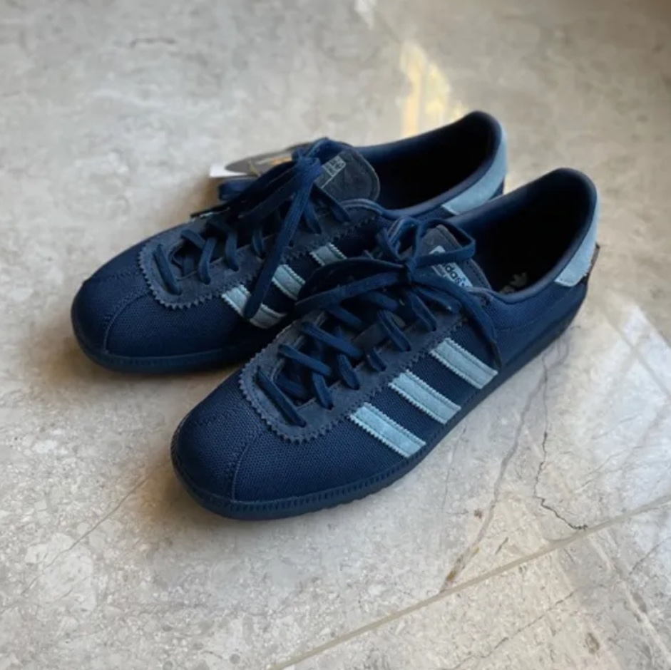 Adidas Bermuda Mystery Blue 착용 스타일