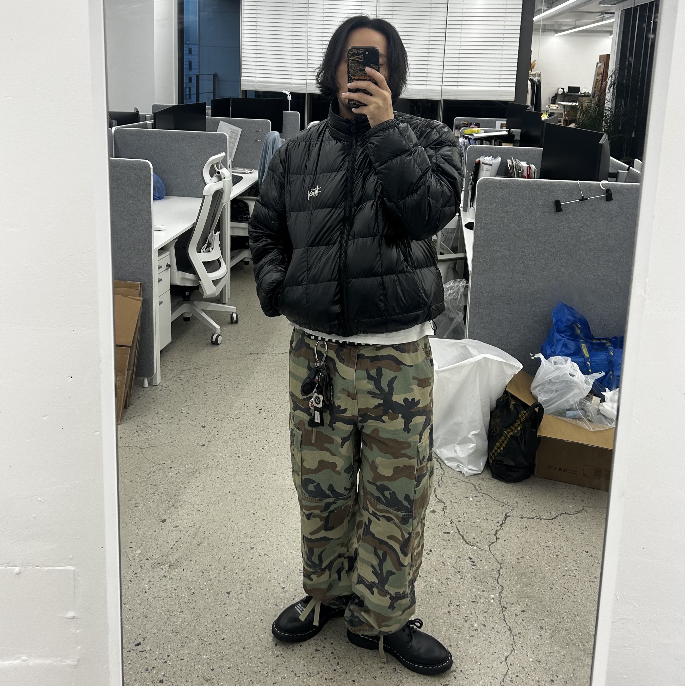Stussy Surplus Cargo Pants Camo, Stussy Midweight Puffer Black 착용 스타일 - 1