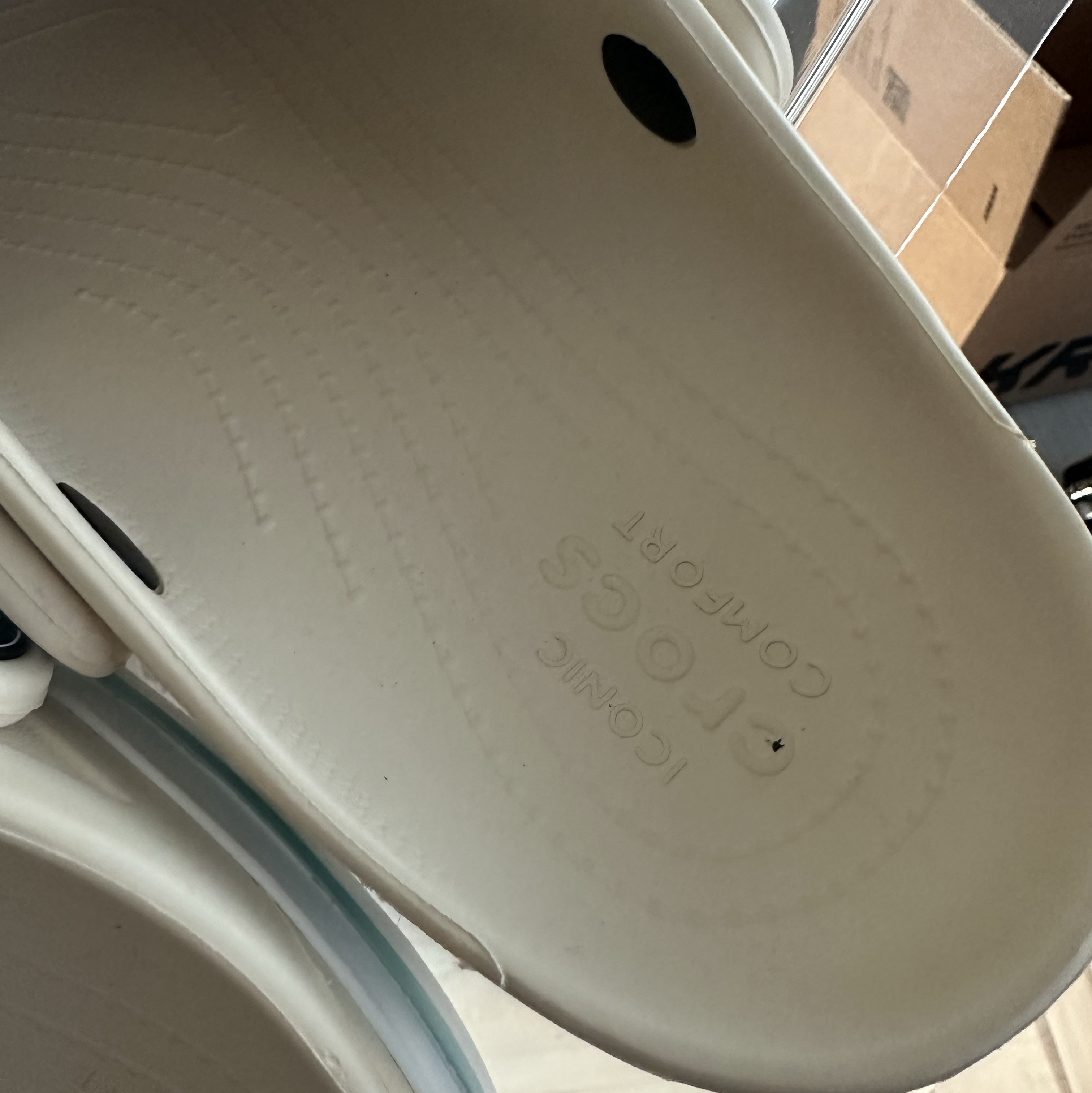 Crocs Bayaband Clog Winter White Multi 착용 스타일