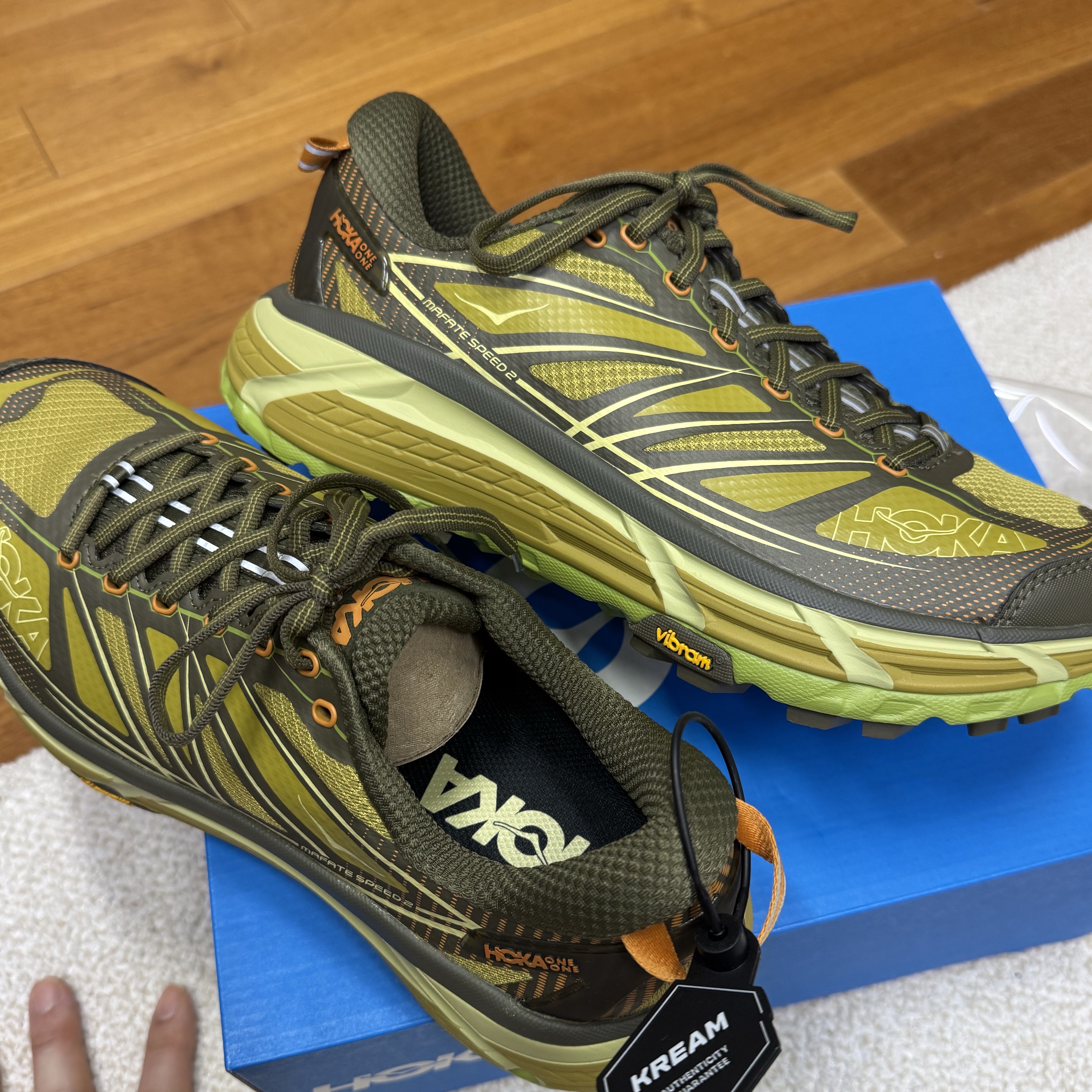 Hoka Mafate Speed 2 Dark Olive Golden Lichen 착용 스타일