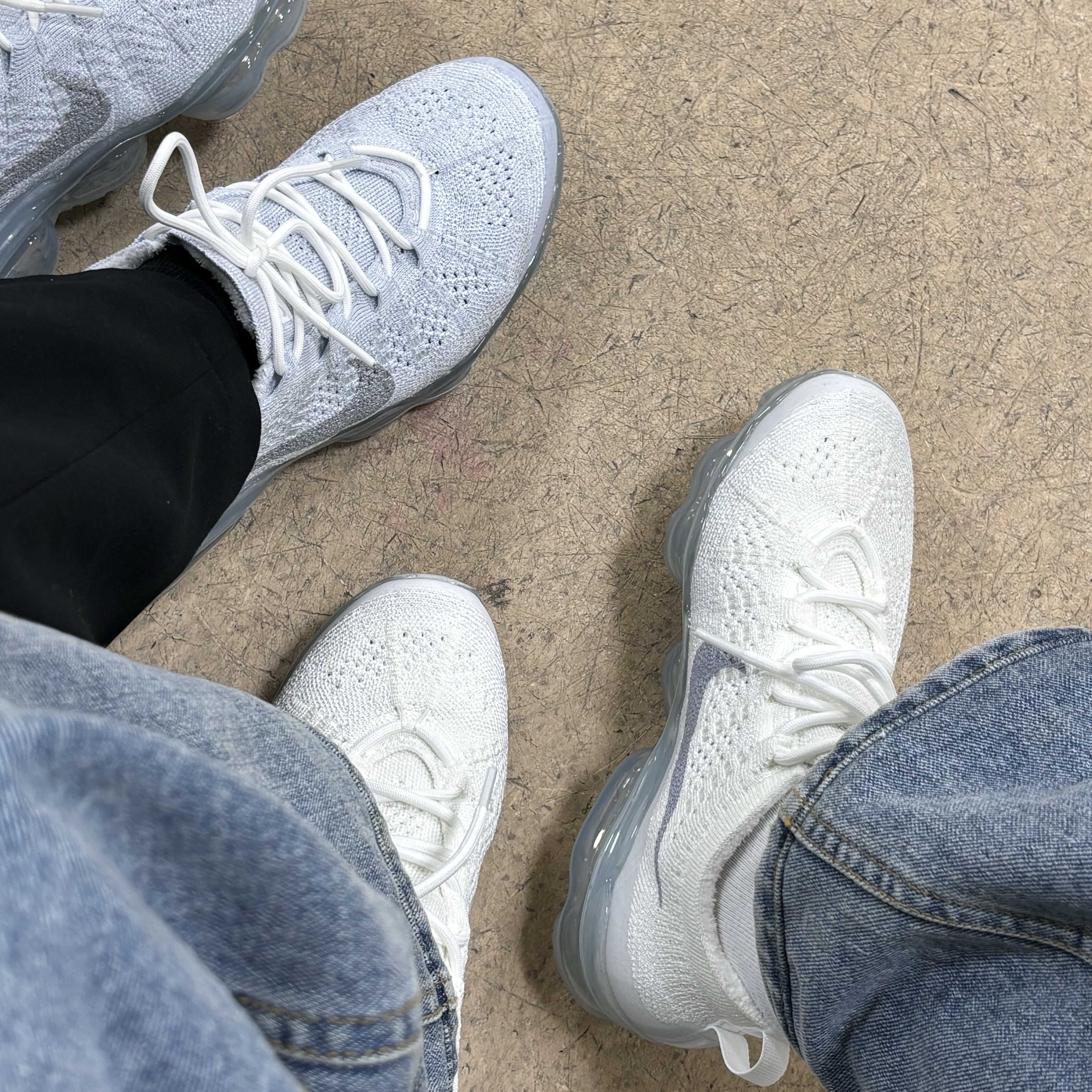 (W) Nike Air Vapormax 2023 Flyknit White, Nike Air VaporMax 2023 Flyknit Pure Platinum 착용 스타일