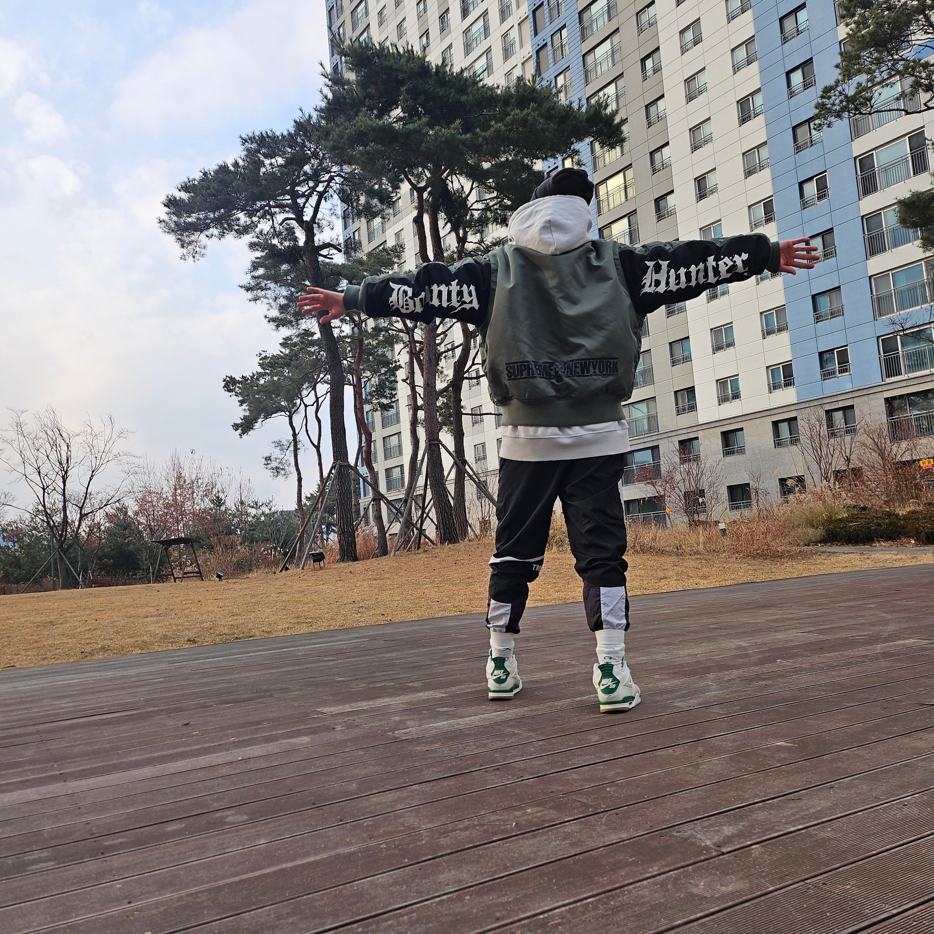 Supreme x Bounty Hunter MA-1 Jacket Olive - 23FW, Nike x Stussy NRG Cuffed Beanie Black 착용 스타일 - 6