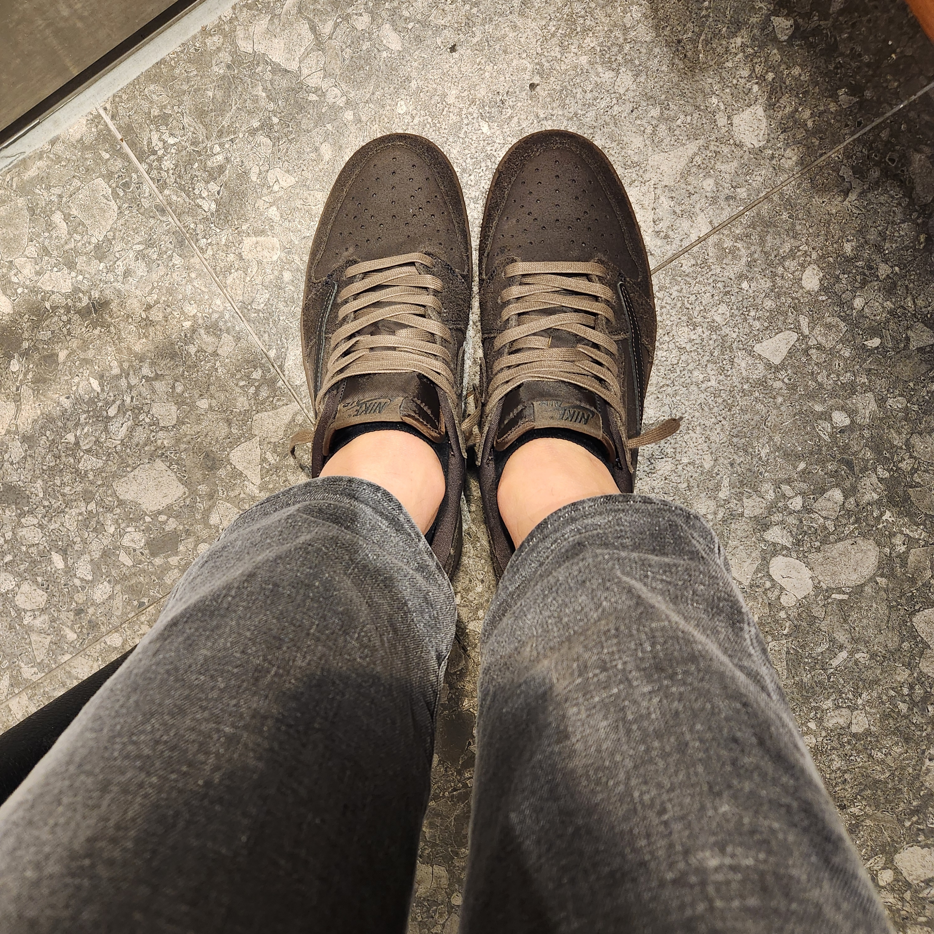 Jordan 1 x Travis Scott Retro Low OG SP Velvet Brown and Dark Mocha 착용 스타일