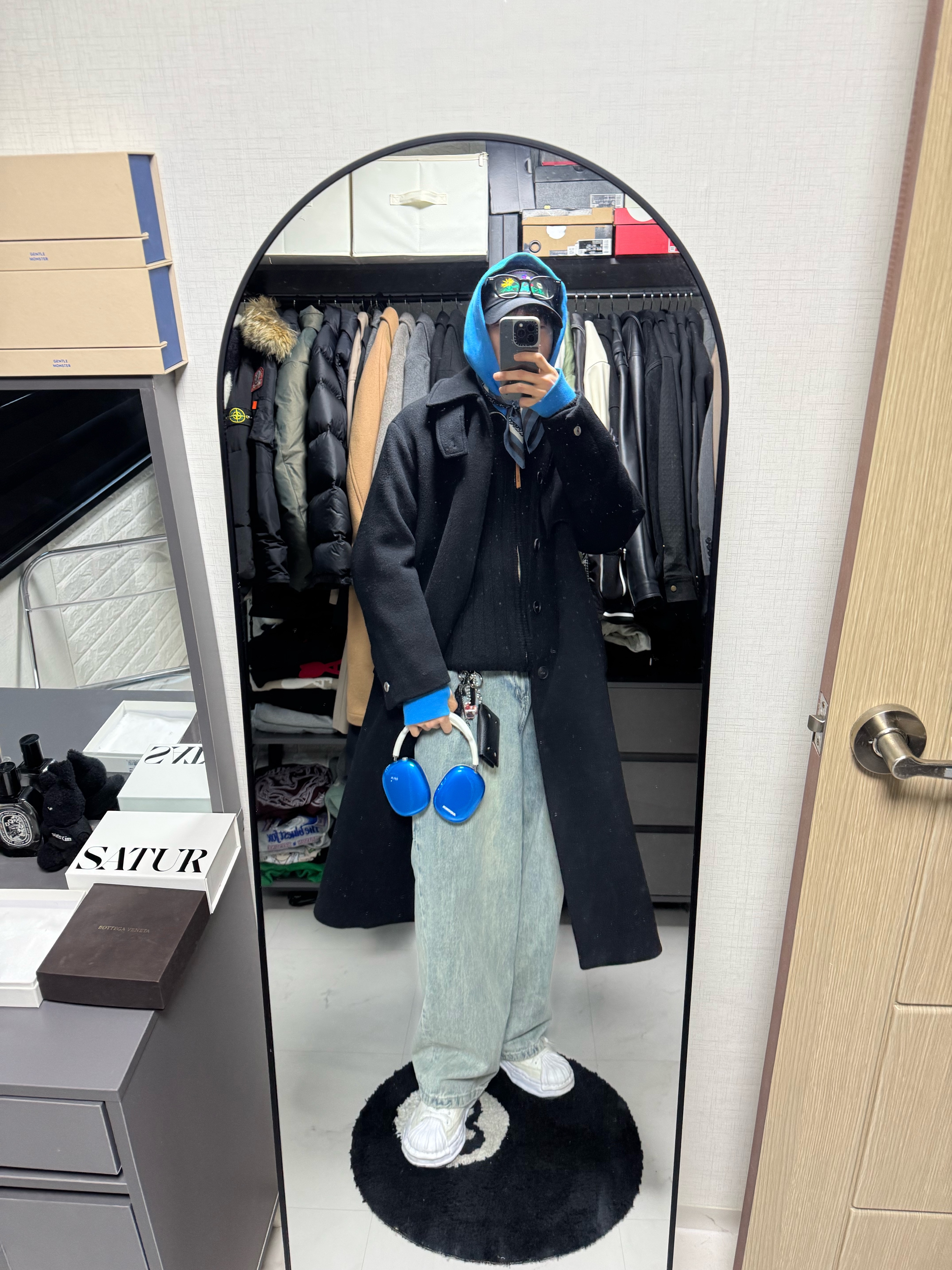 Maison Margiela Keyring Wallet Black, Maison Mihara Yasuhiro Blakey OG Sole Canvas Low-top Sneakers White 착용 스타일 - 2