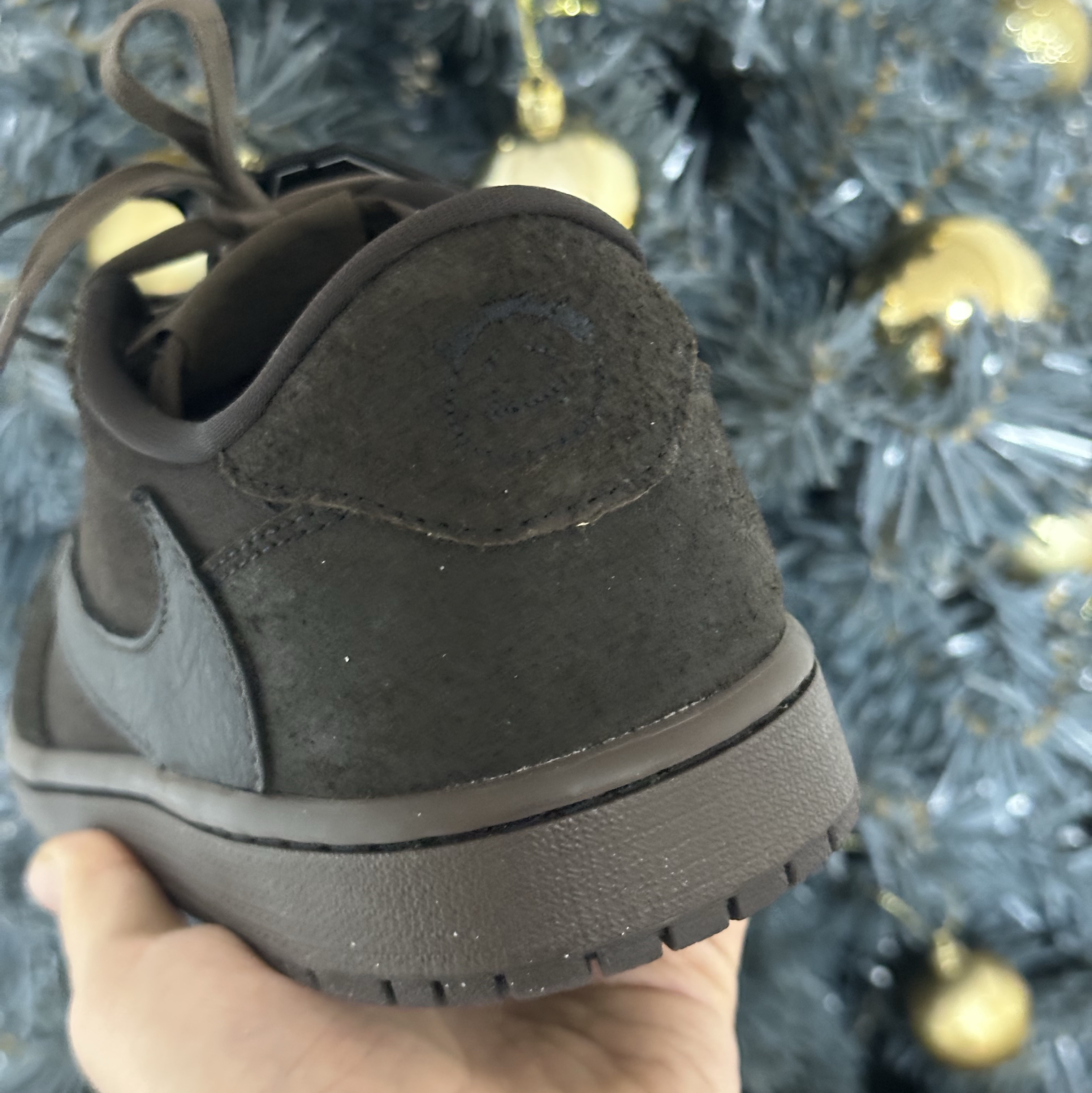 Jordan 1 x Travis Scott Retro Low OG SP Velvet Brown and Dark Mocha 착용 스타일 - 3