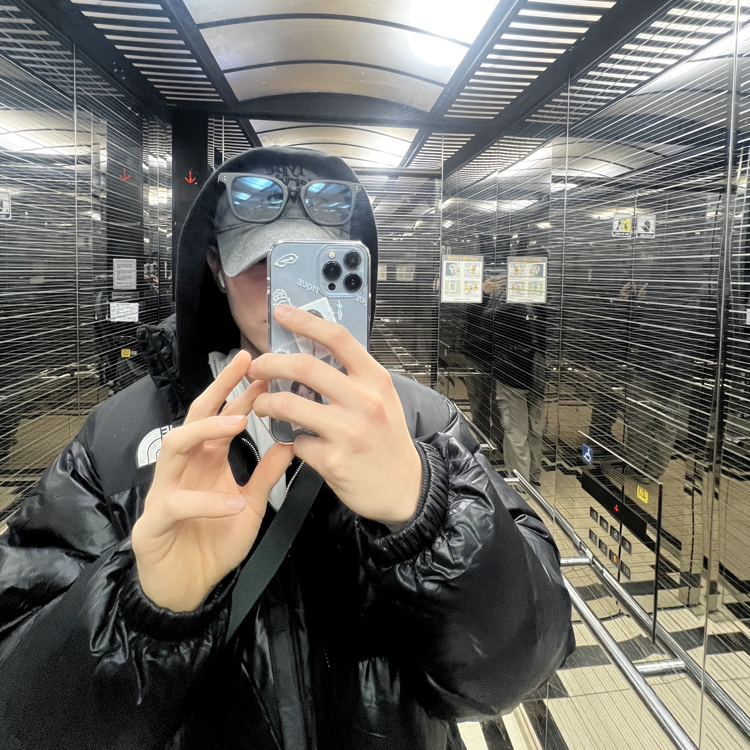 The North Face On Ball Jacket Black 착용 스타일