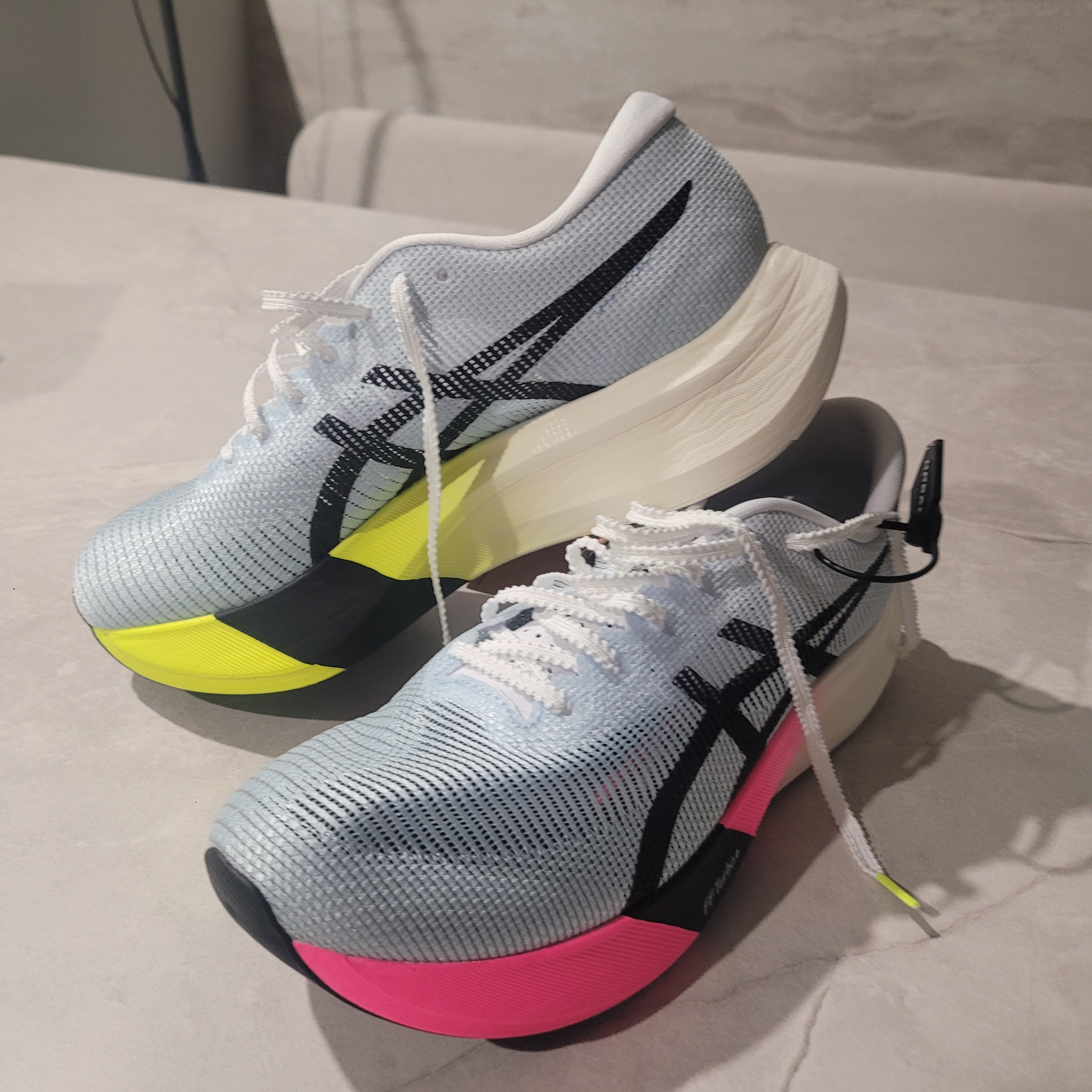 Asics Metaspeed Edge Paris Light Blue Black 착용 스타일