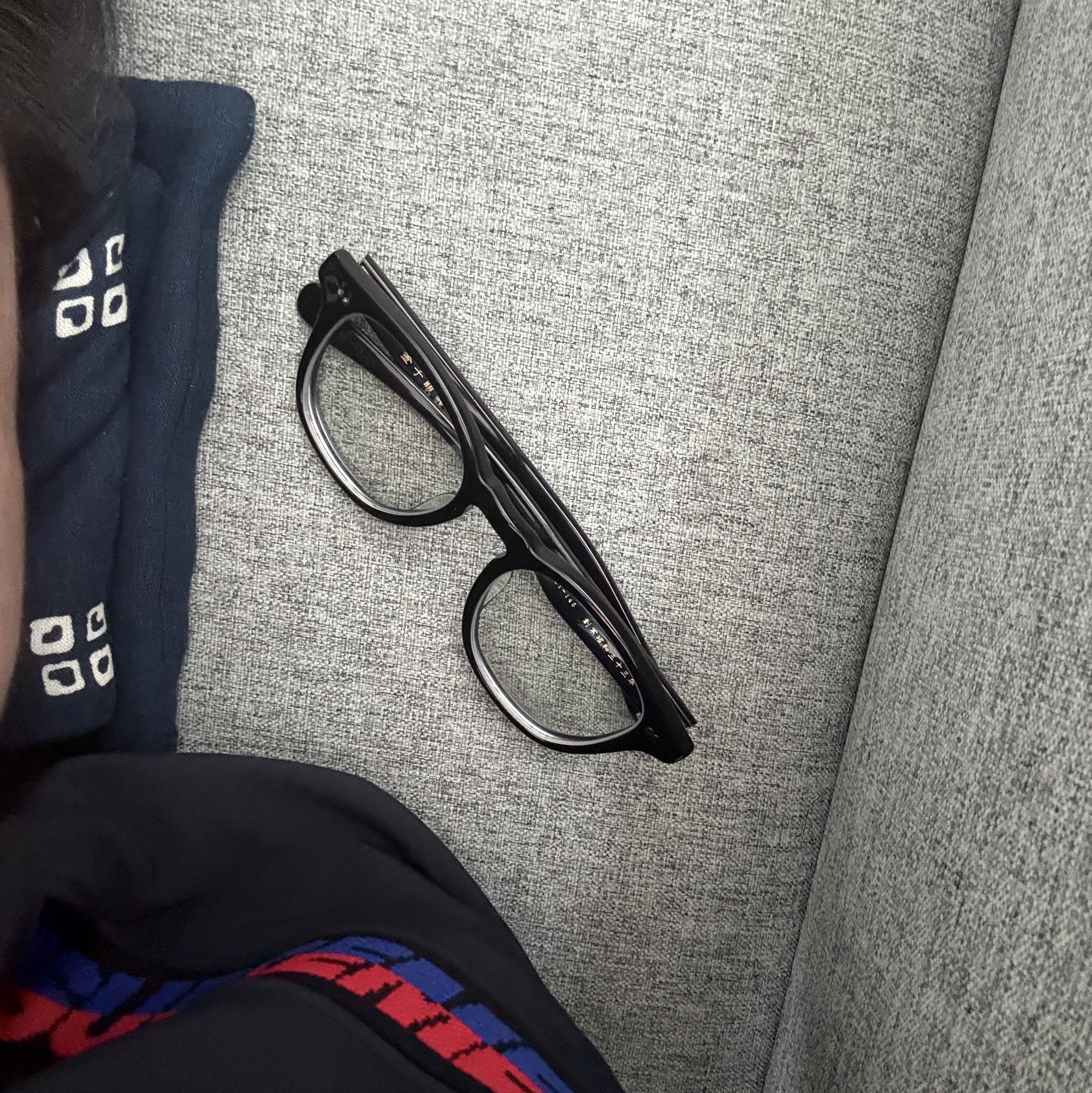 Kapital Hemp Rayon Bandana Pattern Kesa Muffler Navy, Supreme x Hysteric Glamour Track Jacket Black - 24FW 착용 스타일