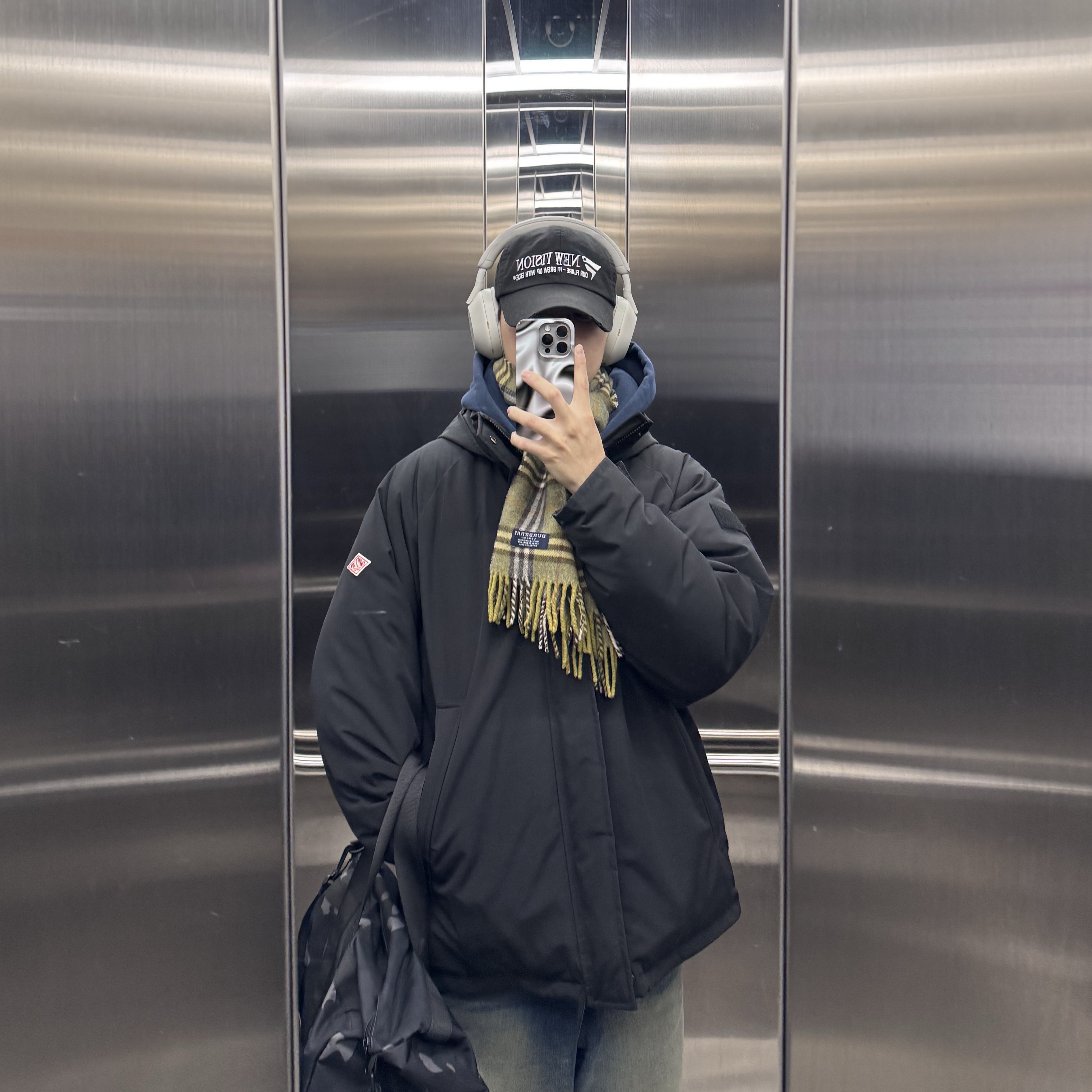 BAPE Ape Head Coin Case M Brown, Nike x Supreme Air Force 1 Low Black 착용 스타일 - 2