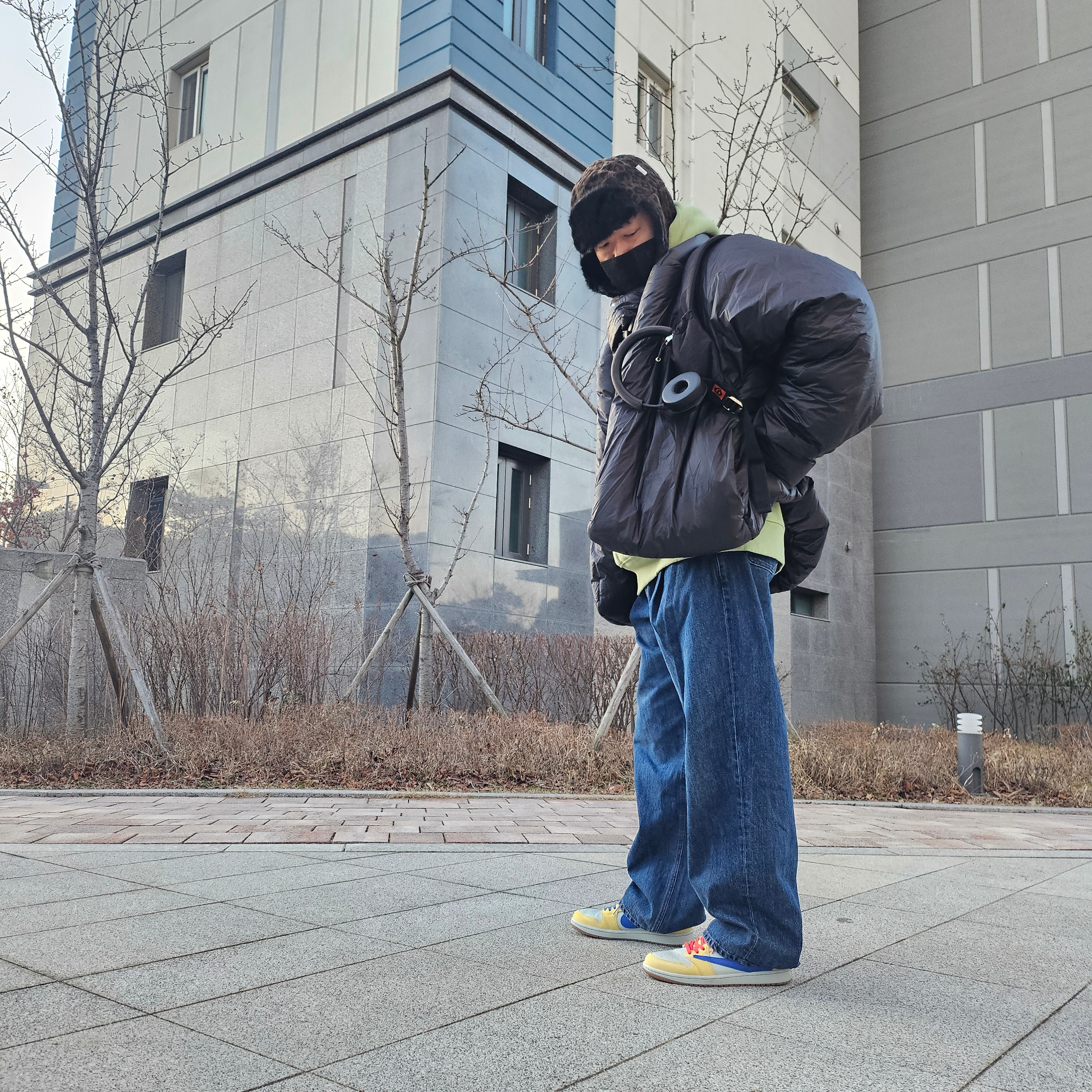 Stussy SS Link Studded Belt Black, (W) Jordan 1 x Travis Scott Retro Low OG SP Canary 착용 스타일 - 2