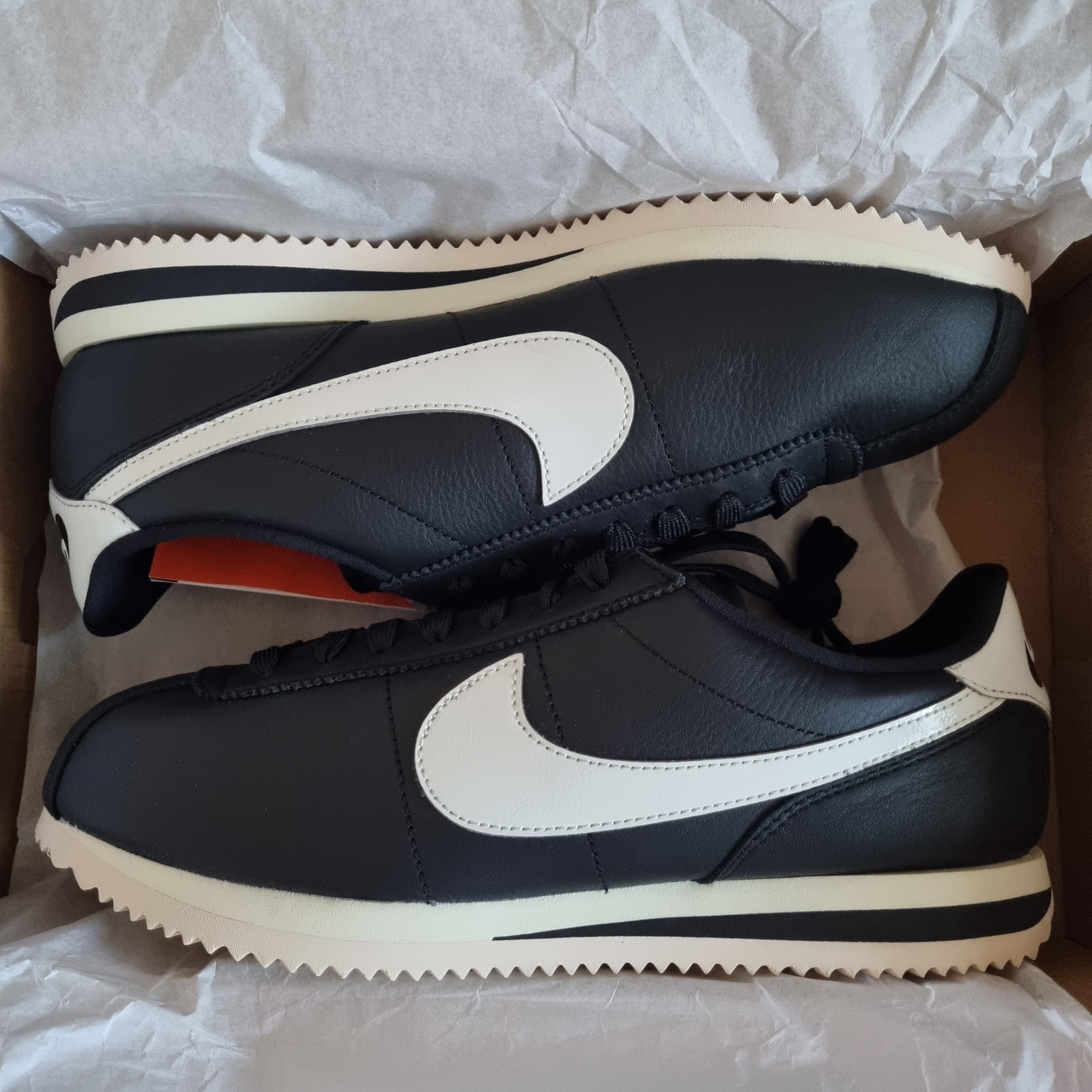 (W) Nike Cortez Black and Sail 착용 스타일
