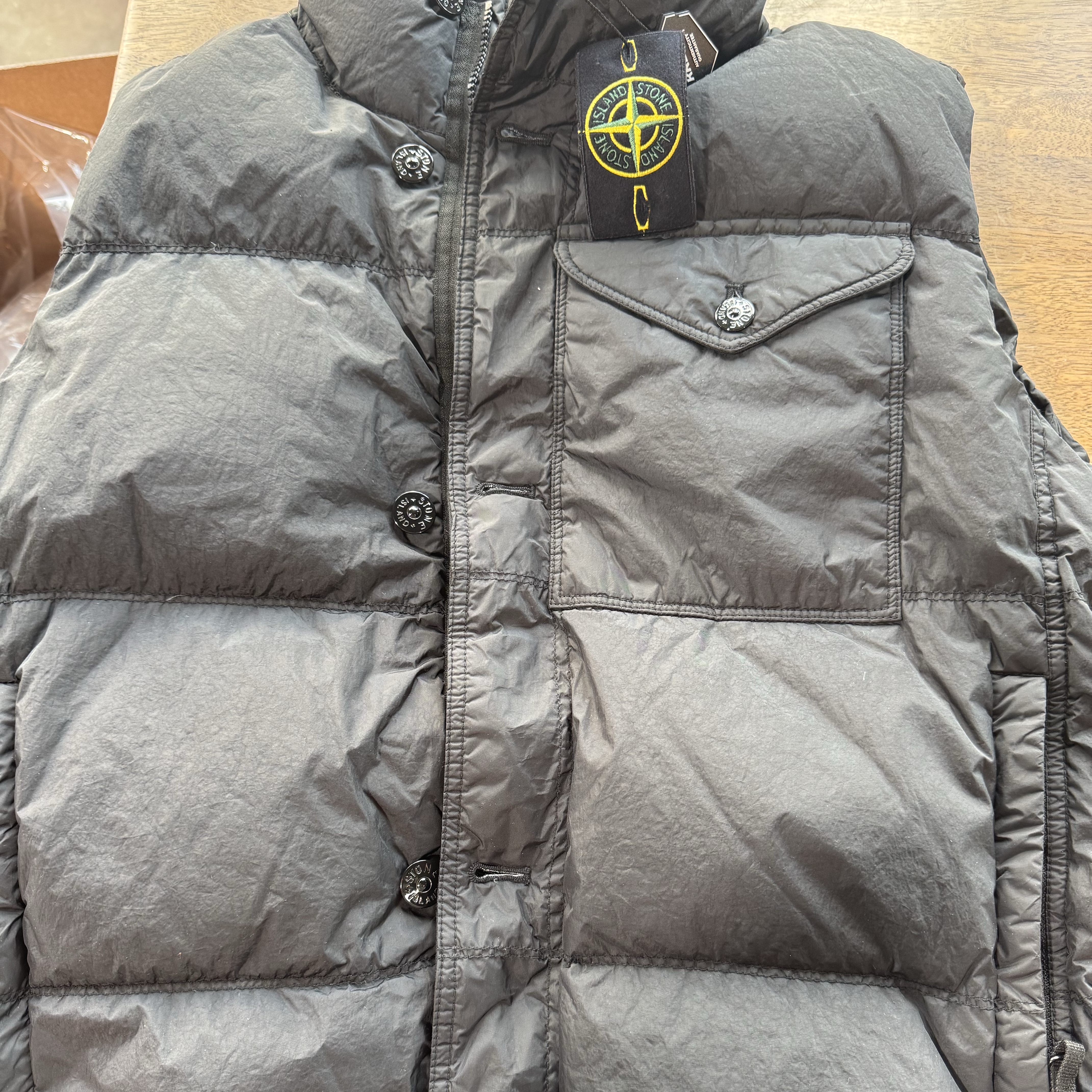 Stone Island G0223 Crinkle Reps R-NY Down Vest with Anti Drop Black - 24FW 착용 스타일