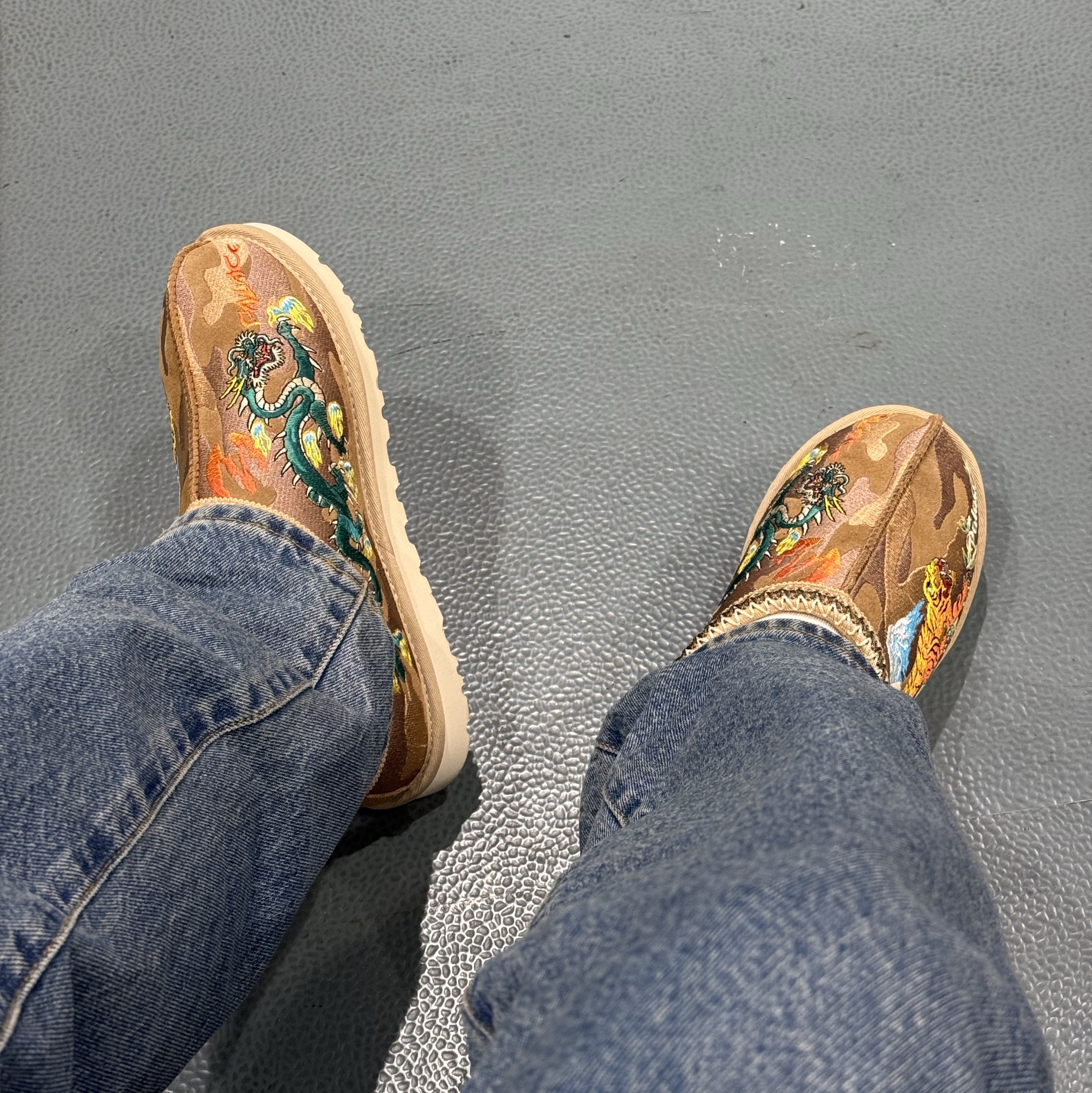 UGG x Palace Tasman Slipper Chestnut Camo 착용 스타일