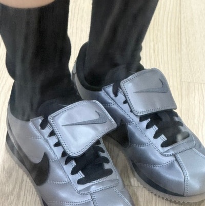 Nike Cortez Leather SE Metallic Cool Grey Black 착용 스타일 - 2