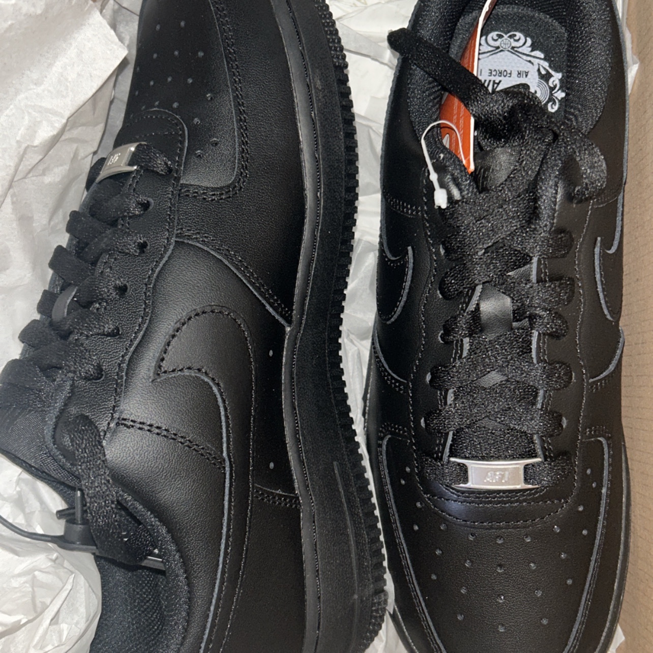 (W) Nike Air Force 1 '07 Low Triple Black 착용 스타일