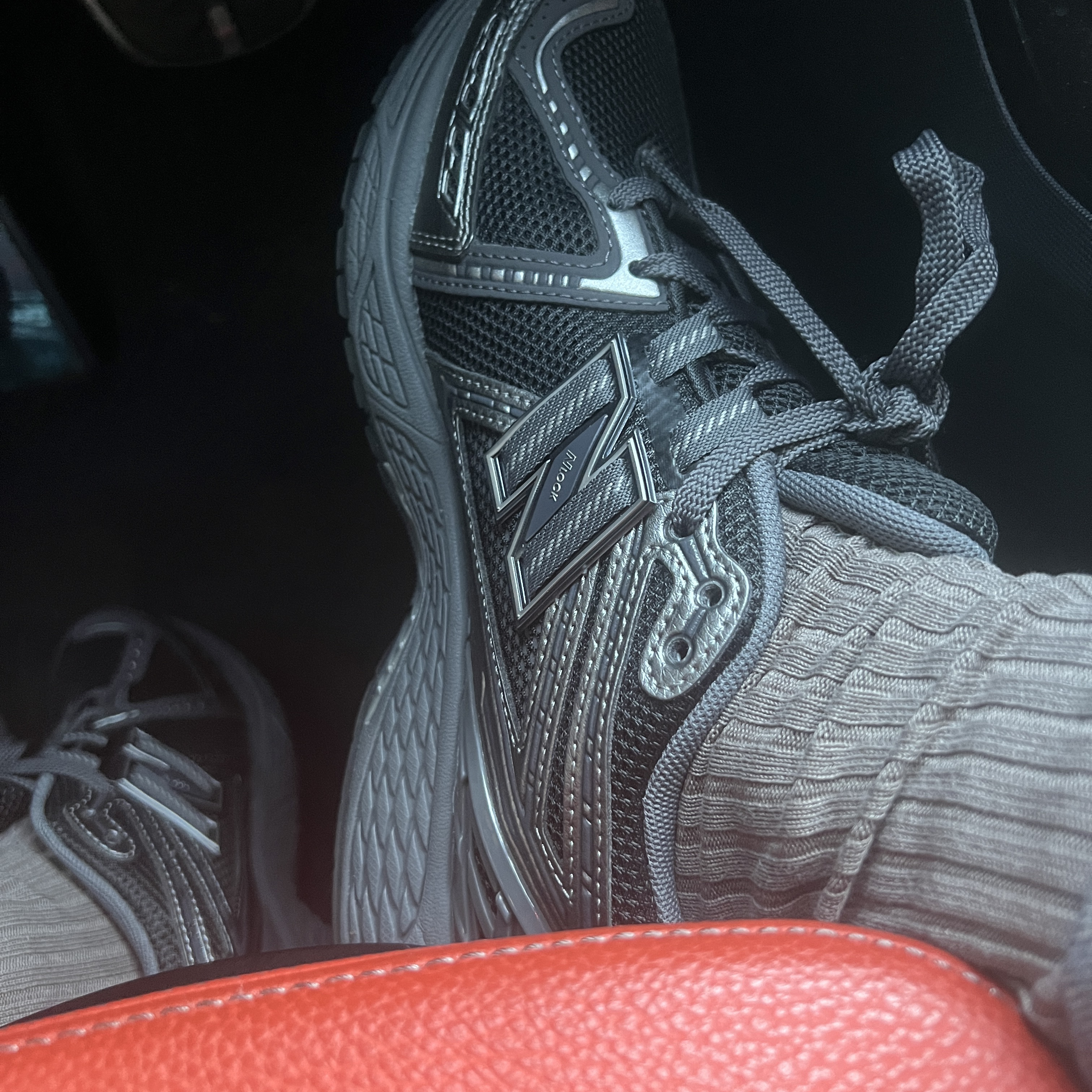 New Balance 1906R Black 착용 스타일
