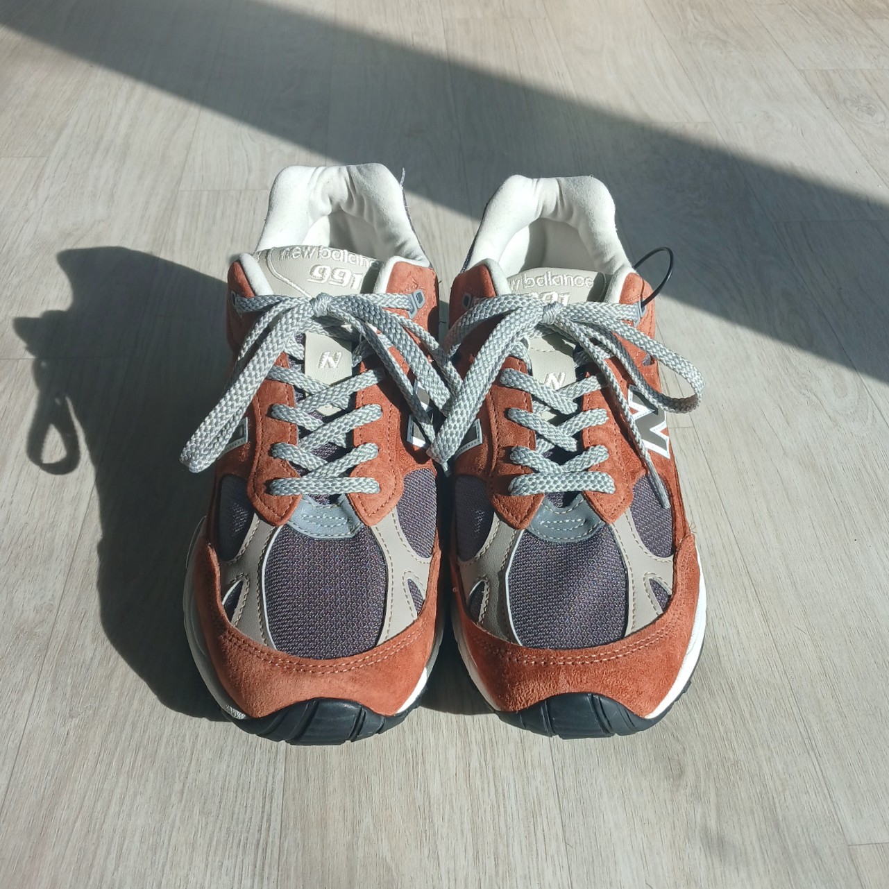 New Balance 991 Made in UK Sequoia Falcon, New Balance 993 Made in USA Black - D Standard 착용 스타일 - 1