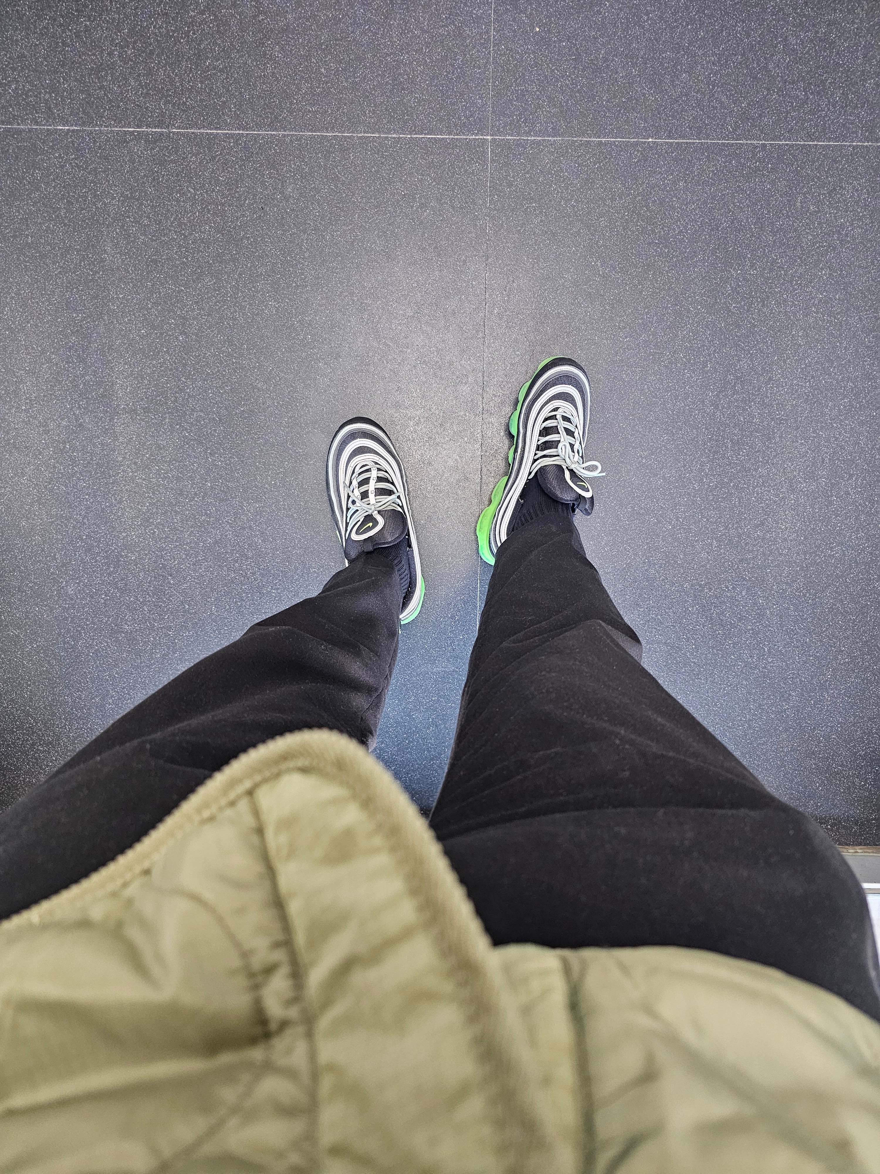 Nike Air VaporMax 97 Black Volt, IAB Studio Socks White Black (5 Pack) 착용 스타일