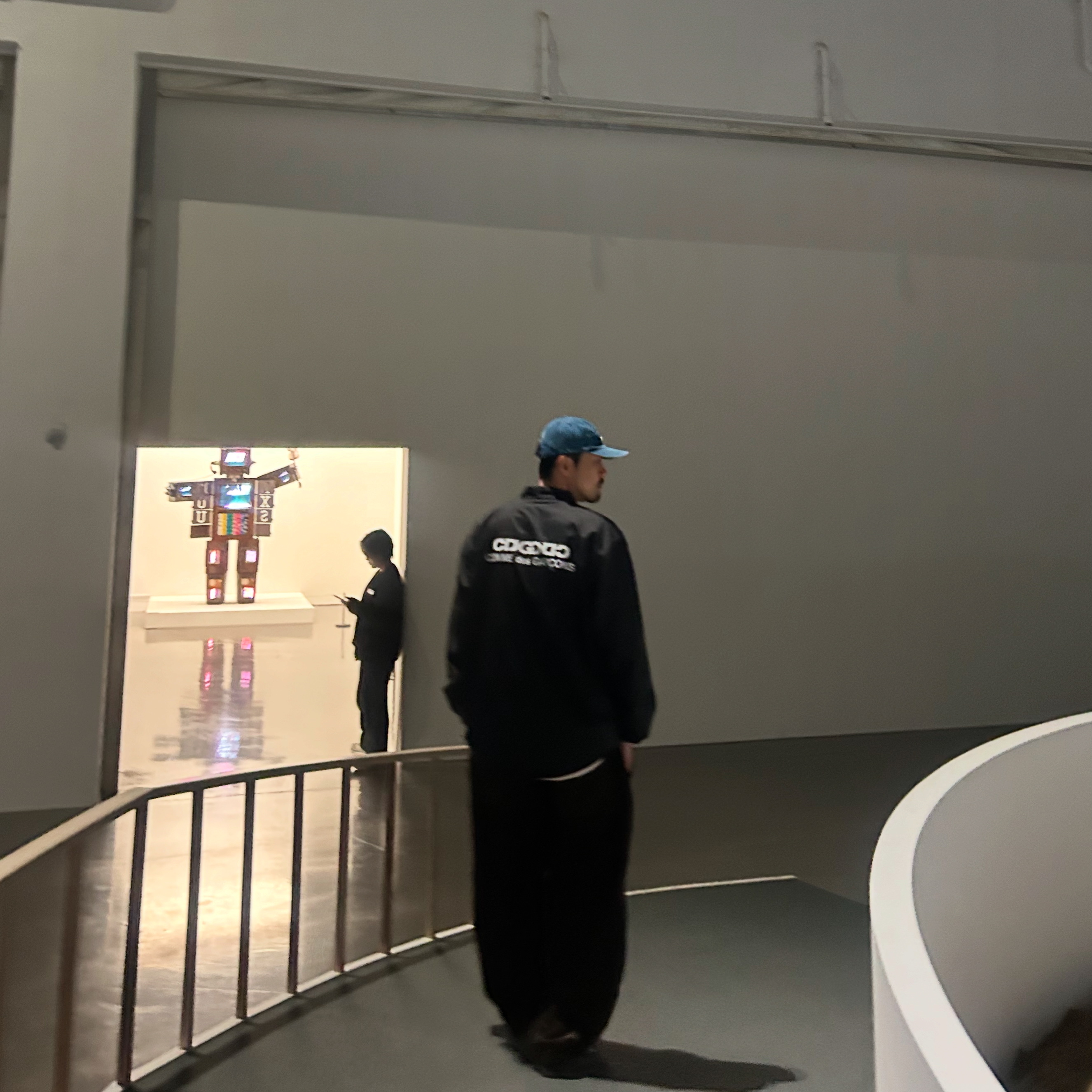 CDG Coach Jacket5 Black, Supreme Pigment S Logo 6-Panel Denim - 24FW 착용 스타일