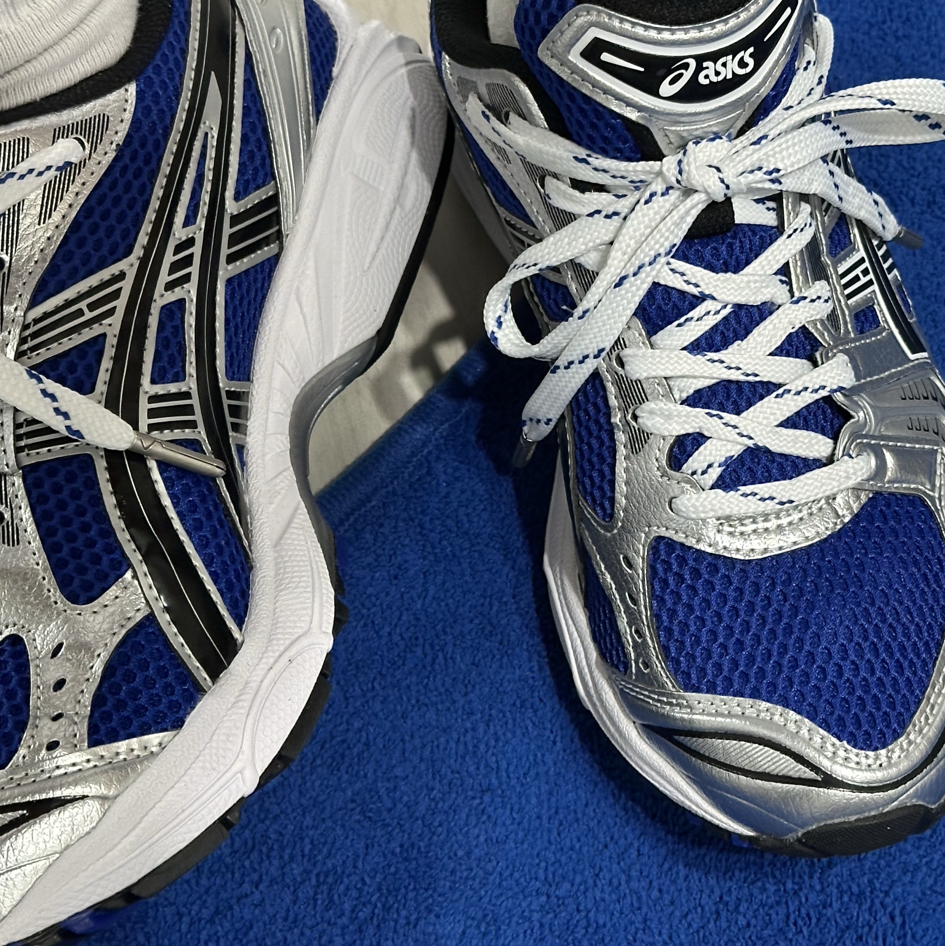 Asics Gel-Kayano 14 Monaco Blue Black 착용 스타일