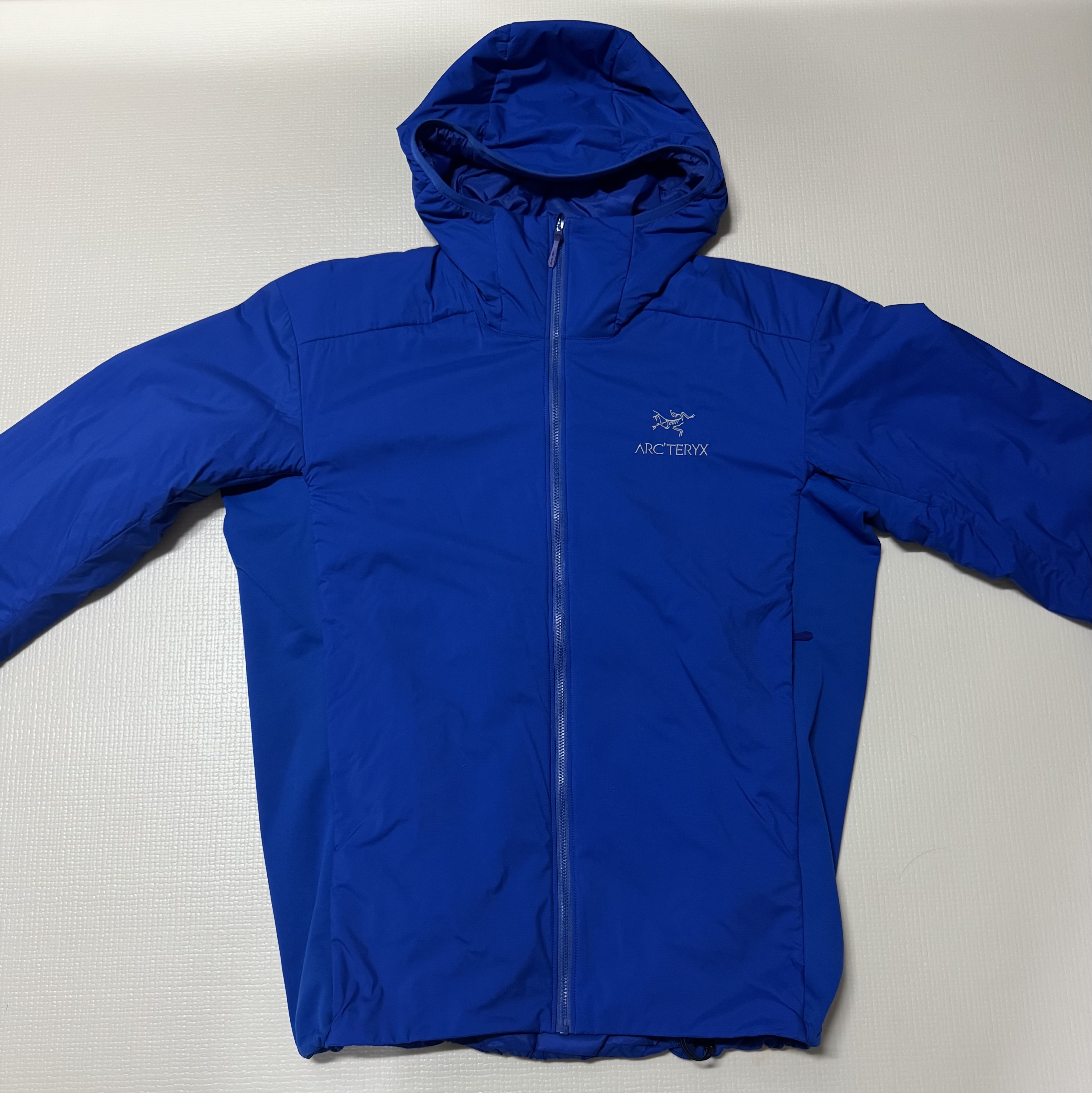 Arc'teryx Atom Hoody Black, Arc'teryx Atom Hoody Vitality 착용 스타일 - 1