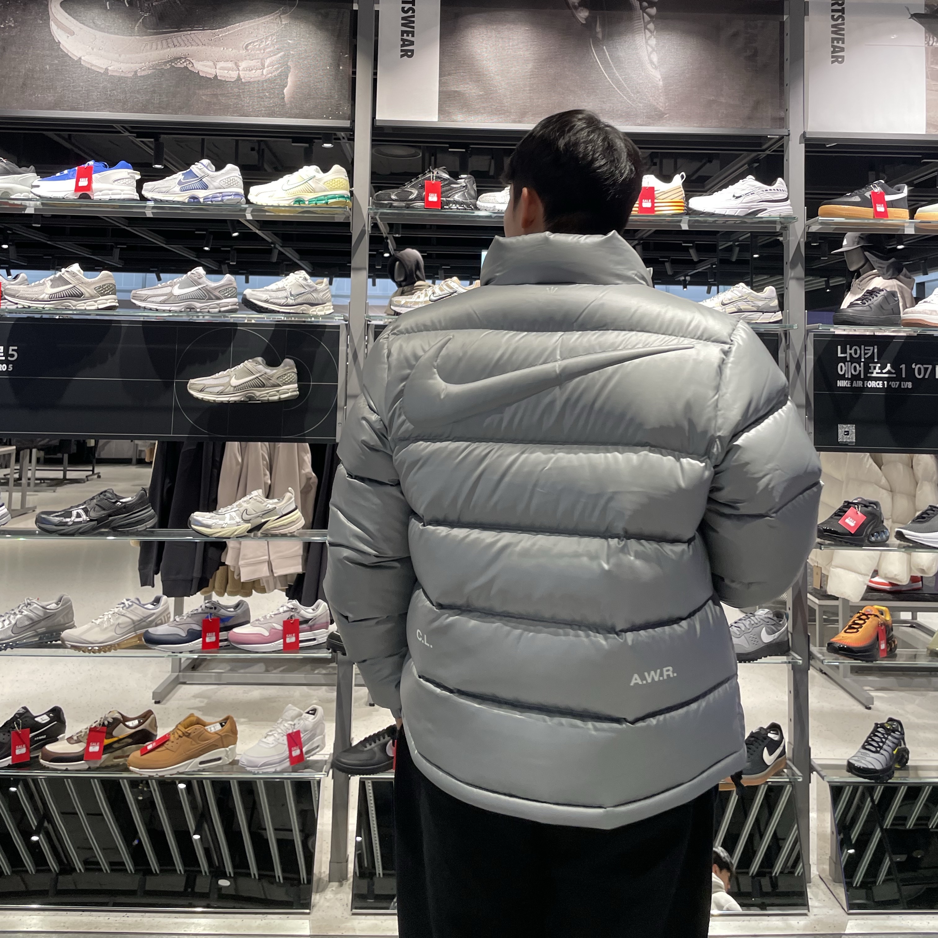 Nike x Drake Nocta Sunset Puffer Jacket Mica Green Cyber (FN8196-330) 착용 스타일 - 2