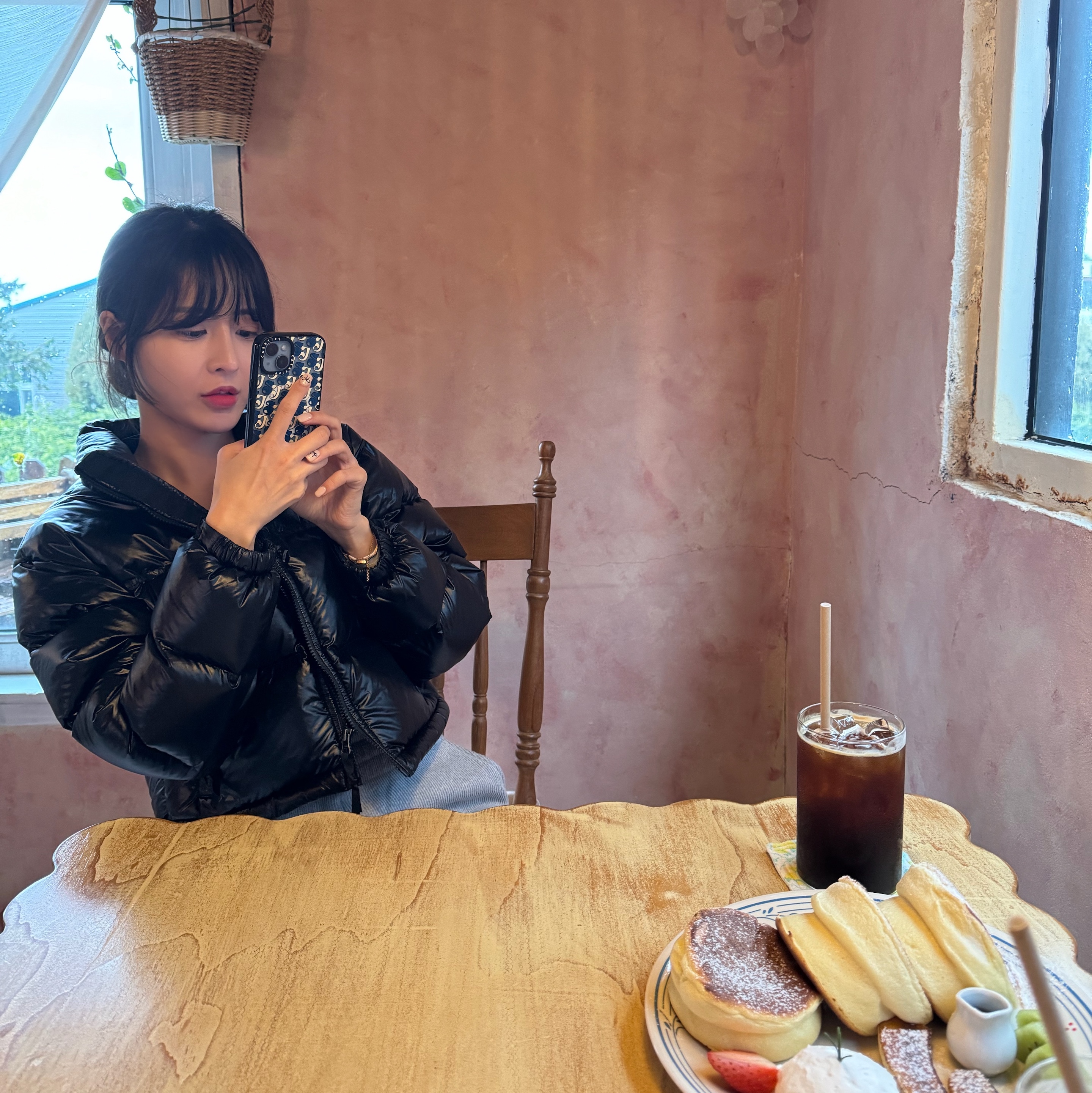 (W) The North Face Nuptse Short Jacket Black 착용 스타일 - 3
