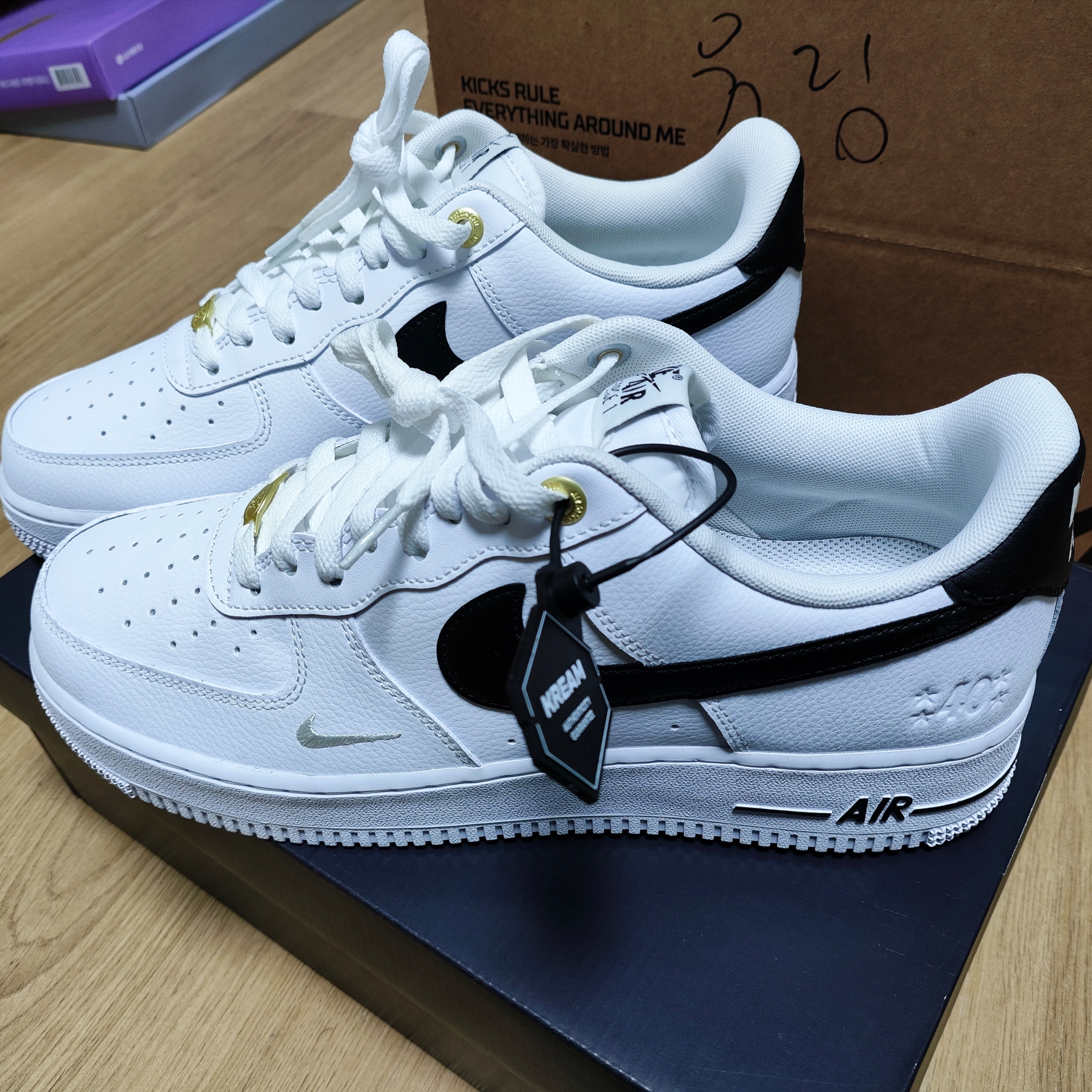 Nike Air Force 1 '07 LV8 40th Anniversary Join Forces White Black 착용 스타일