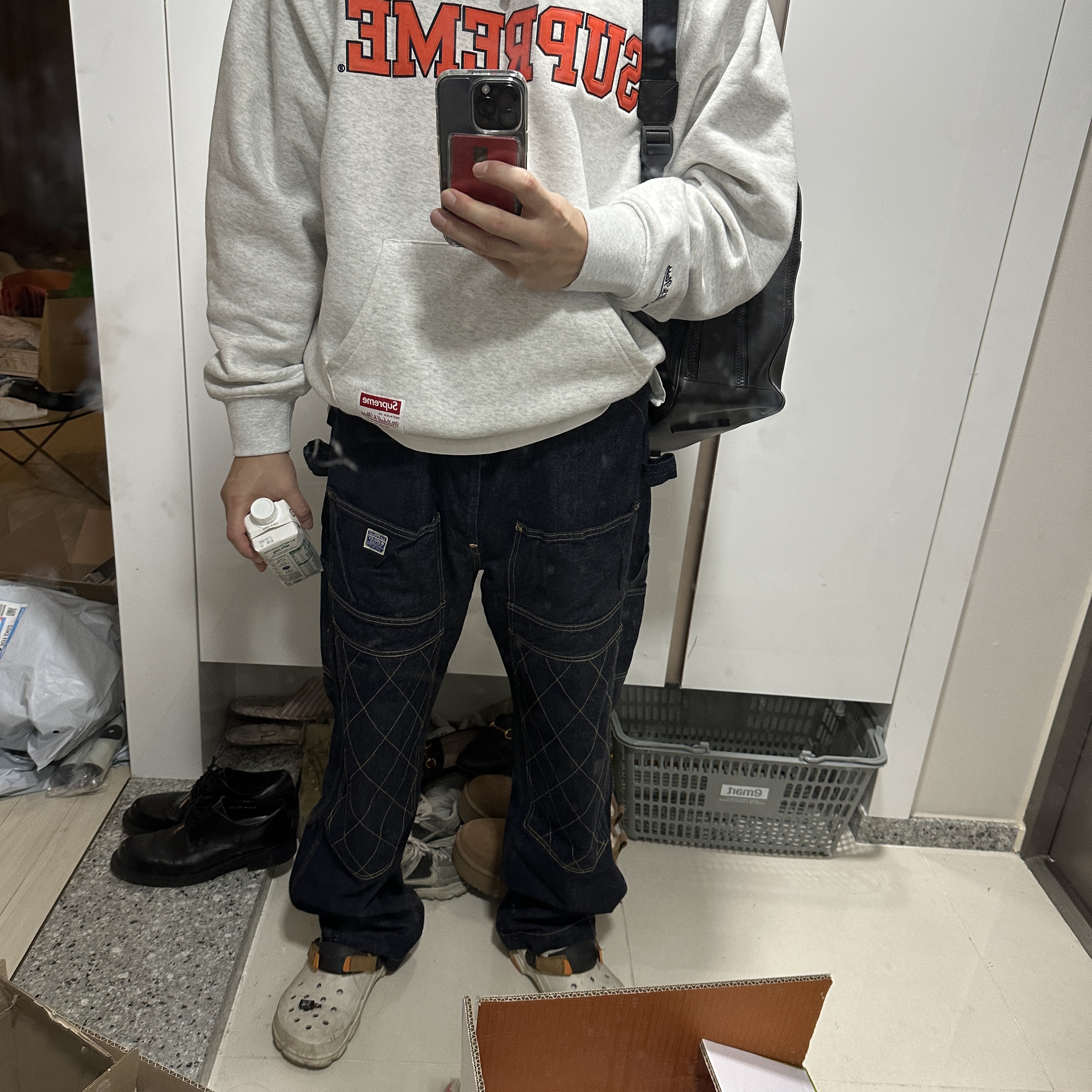 Kapital 11.5 oz. Denim Lumber Pants Indigo, Supreme Mitchell & Ness NCAA Hooded Sweatshirt Ash Grey - 24FW 착용 스타일