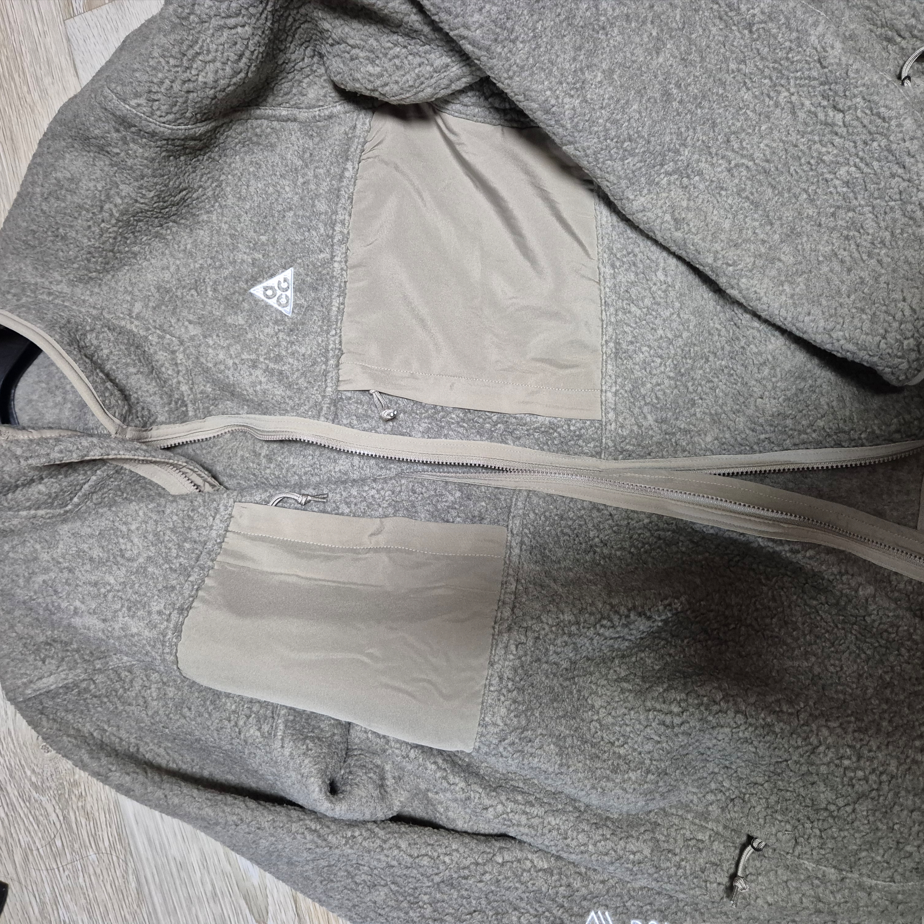 Nike ACG Arctic Wolf Full Zip Top Khaki Light Iron Ore - Asia 착용 스타일