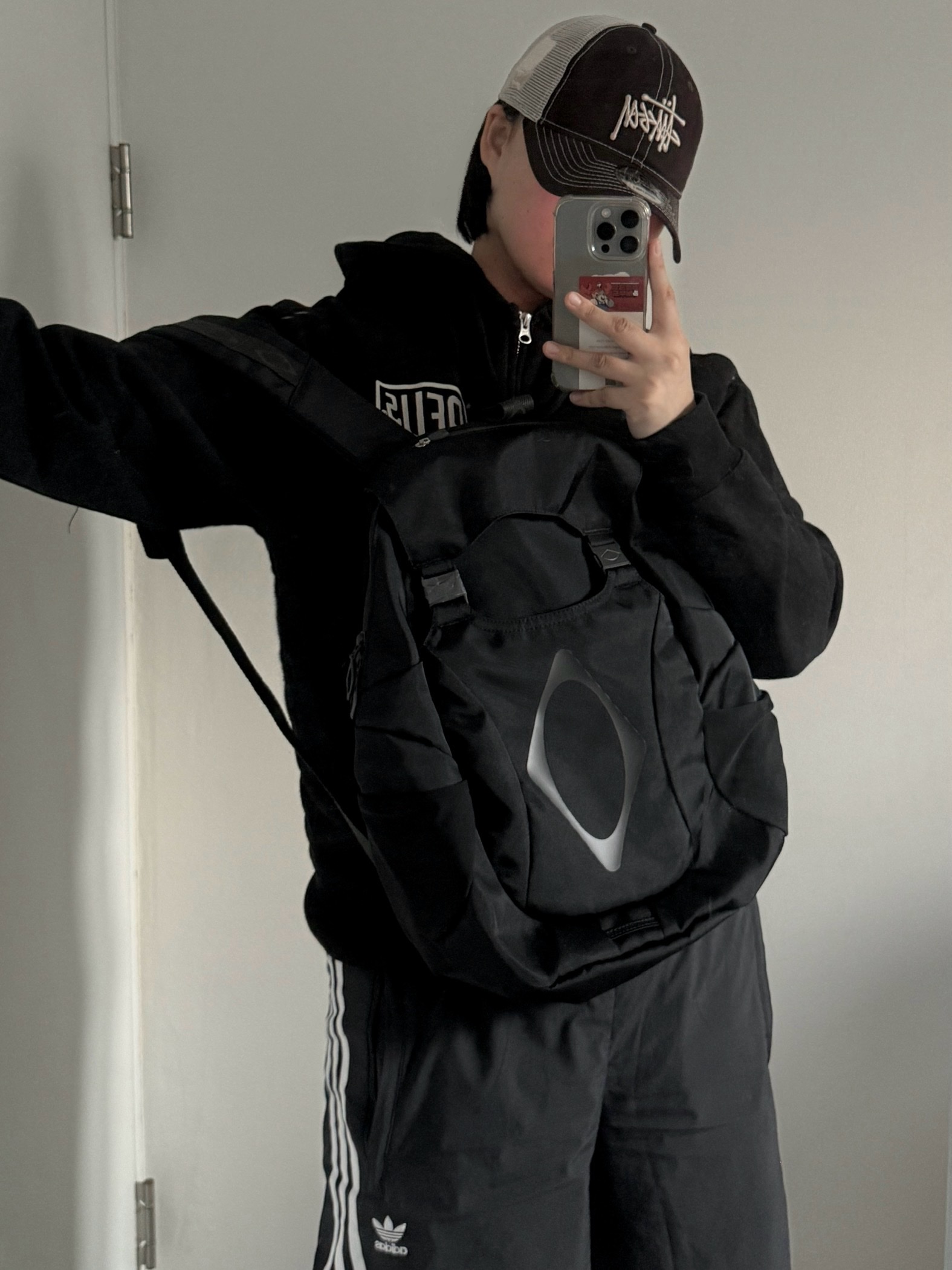 Mischief Buckle Flap Backpack Black, Deus Ex Machina Seoul College Hooded Jacket Black 착용 스타일
