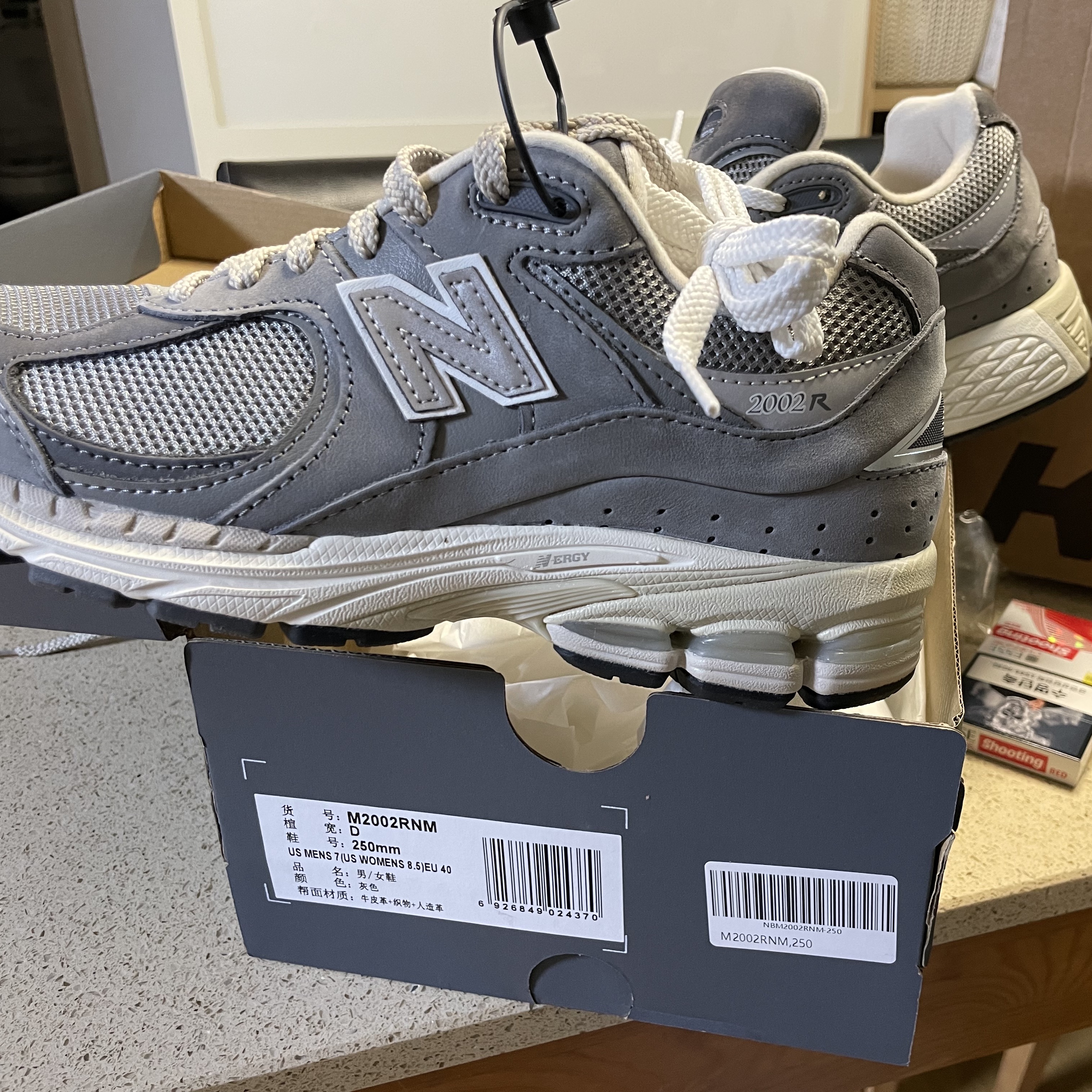 New Balance 2002R Premium Vintage Grey 착용 스타일